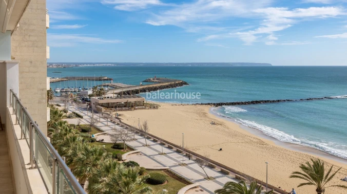 Magnificent frontline apartment in Portixol with breathtaking views over the entire Bay of Palma