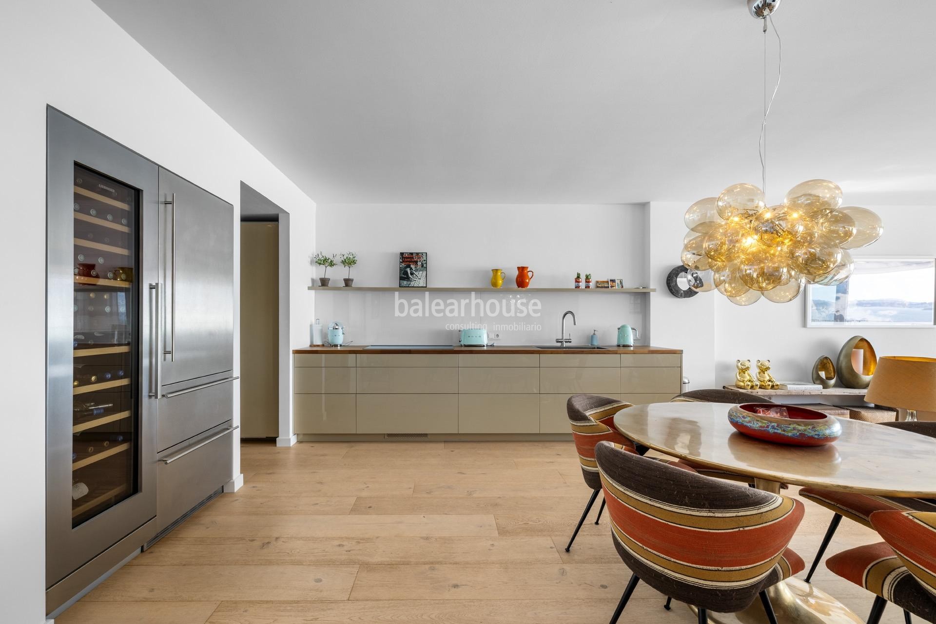 Magnífico piso en primera línea de mar de Portixol con impresionantes vistas a toda la bahía de Palma