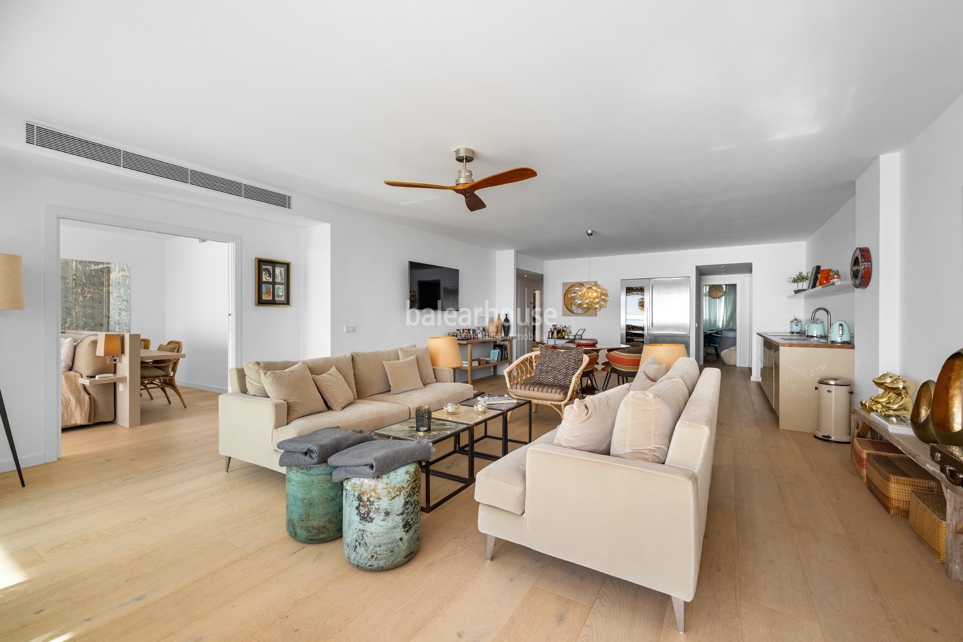 Magnífico piso en primera línea de mar de Portixol con impresionantes vistas a toda la bahía de Palma