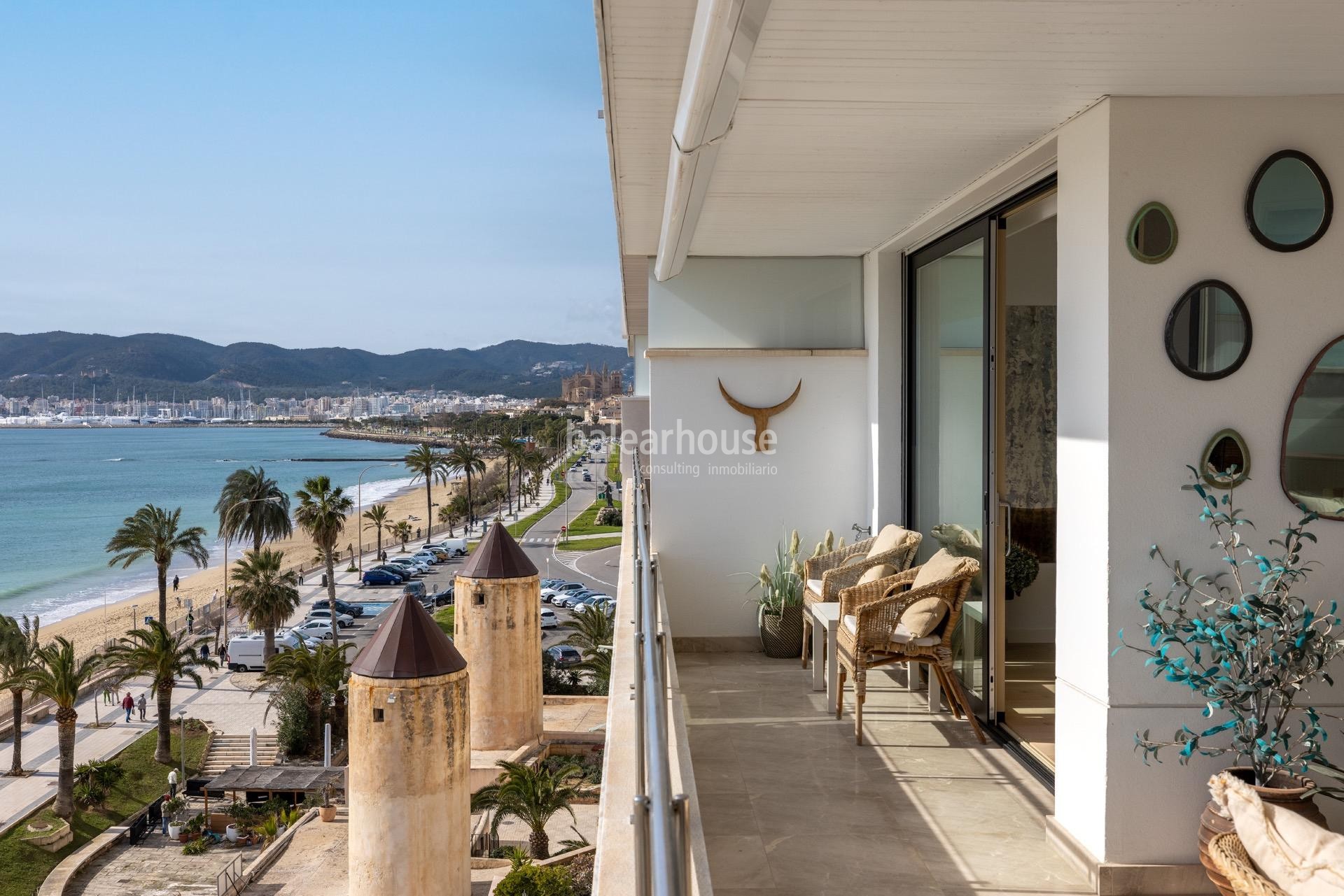 Magnífico piso en primera línea de mar de Portixol con impresionantes vistas a toda la bahía de Palma