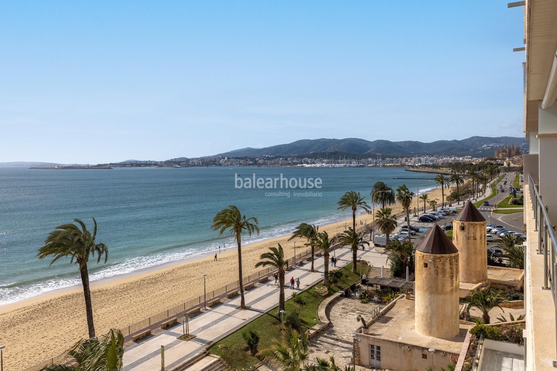 Magnífico piso en primera línea de mar de Portixol con impresionantes vistas a toda la bahía de Palma