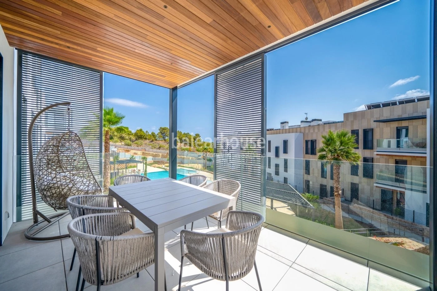 Bright, modern apartment with a large terrace in a beautiful complex with swimming pools.