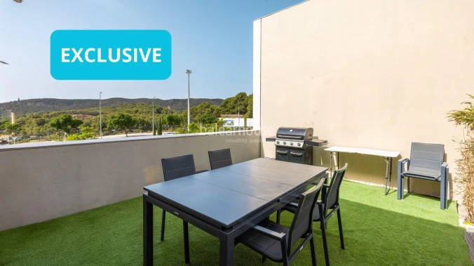 Exclusivo. Fantástico ático de diseño moderno y gran terraza frente al golf en Palma.