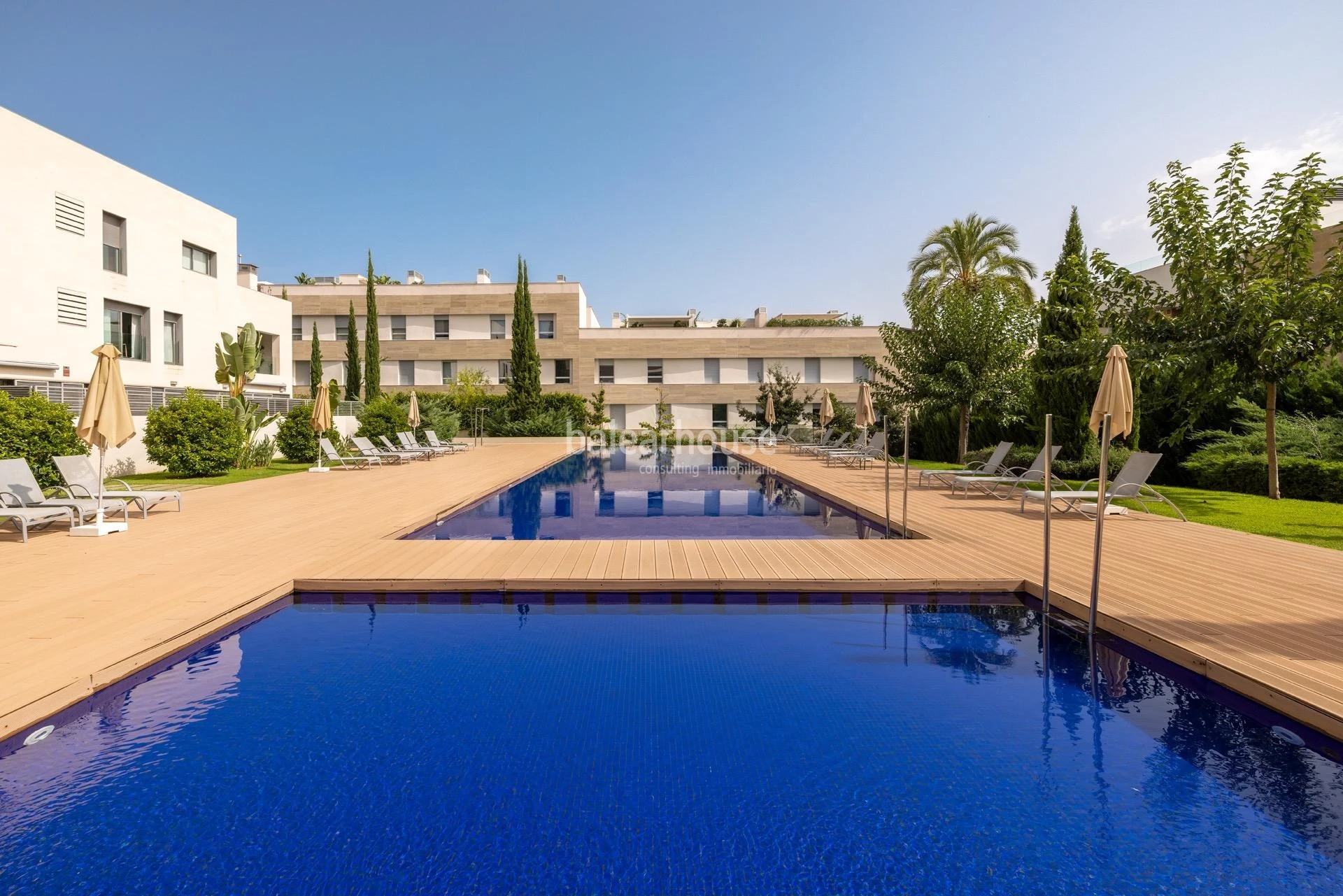 Exclusive. Stunning Modern Design Penthouse with Expansive Terrace Overlooking the Golf Course in Palma