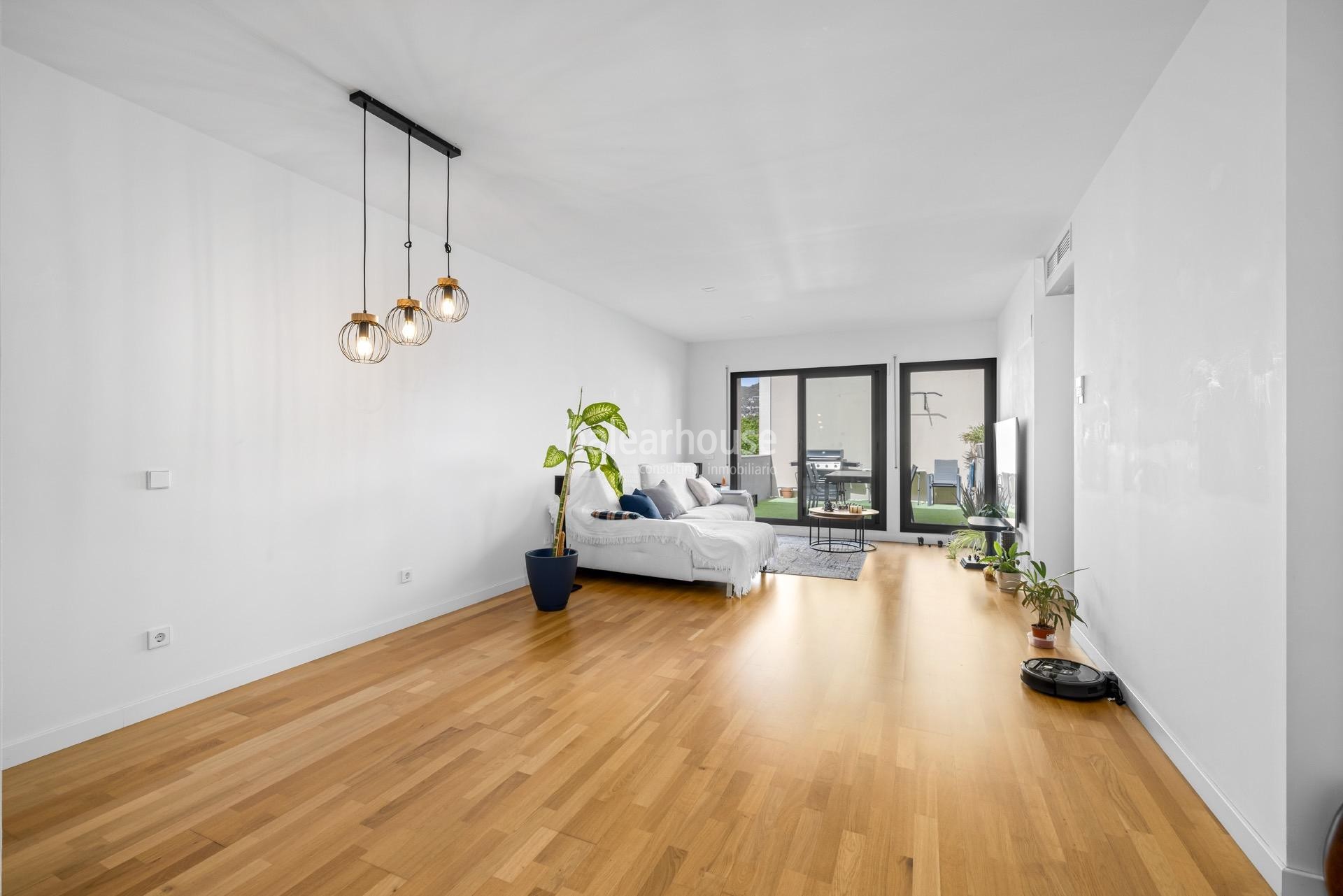 Exclusivo. Fantástico ático de diseño moderno y gran terraza frente al golf en Palma.