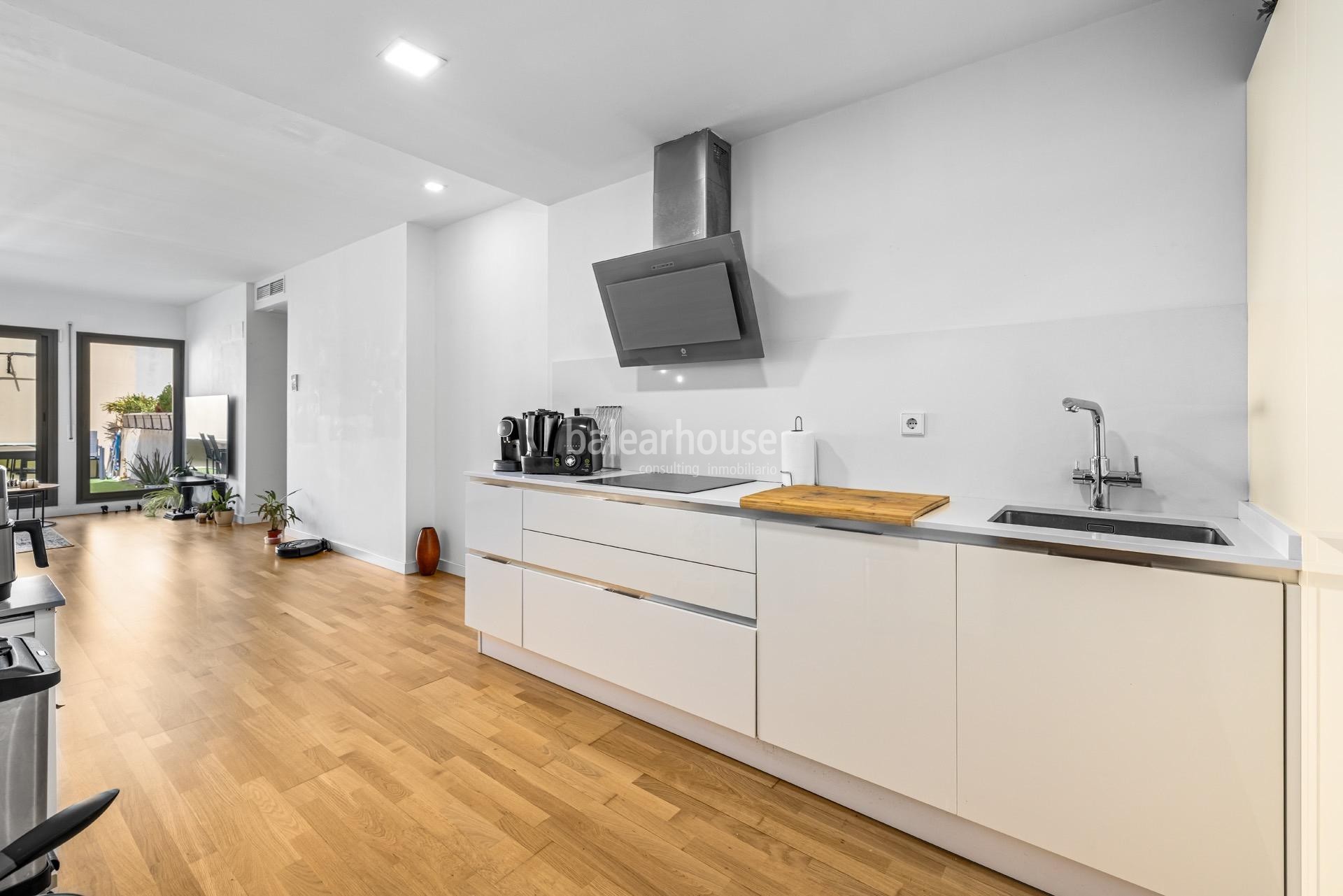 Exclusivo. Fantástico ático de diseño moderno y gran terraza frente al golf en Palma.