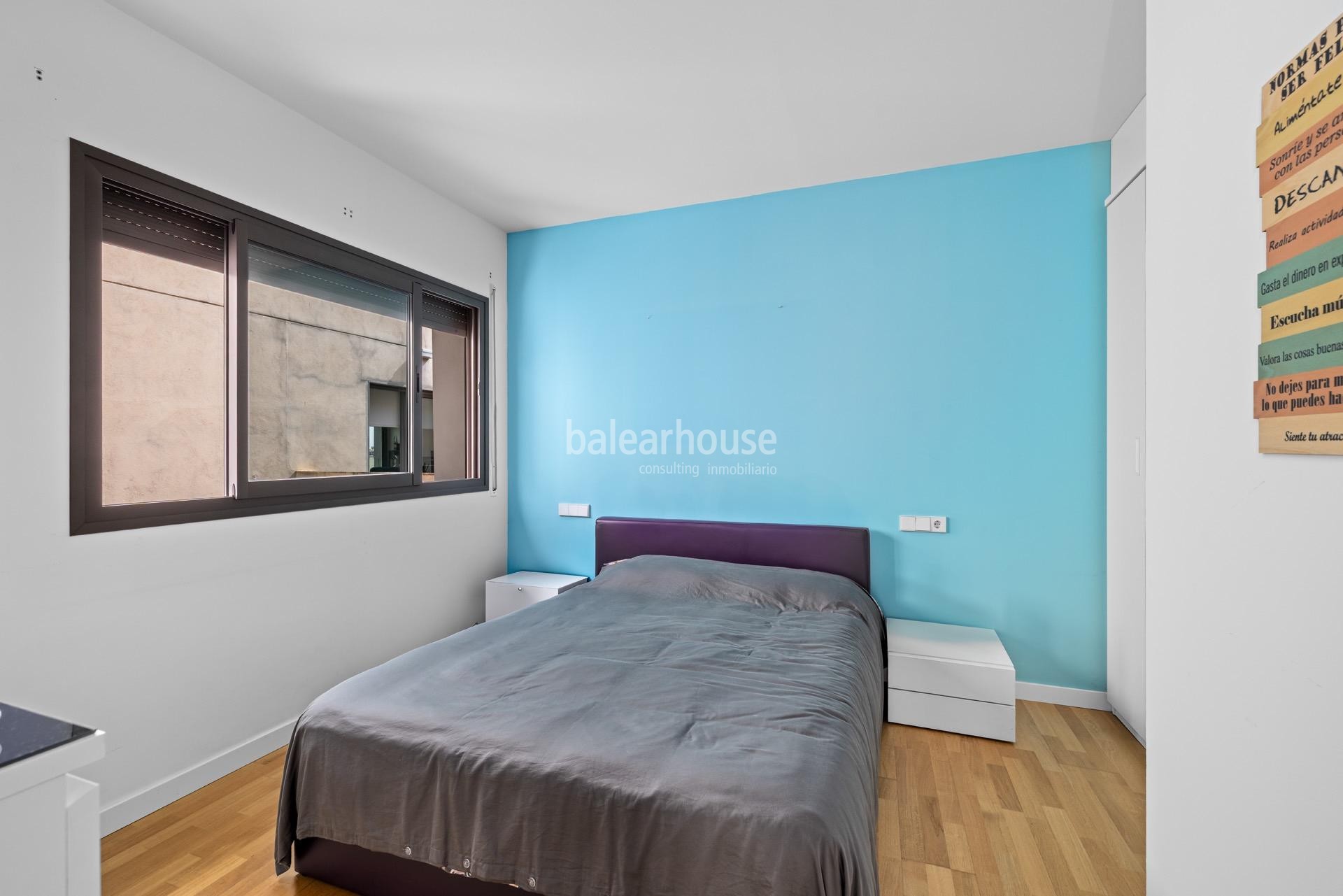 Exclusivo. Fantástico ático de diseño moderno y gran terraza frente al golf en Palma.