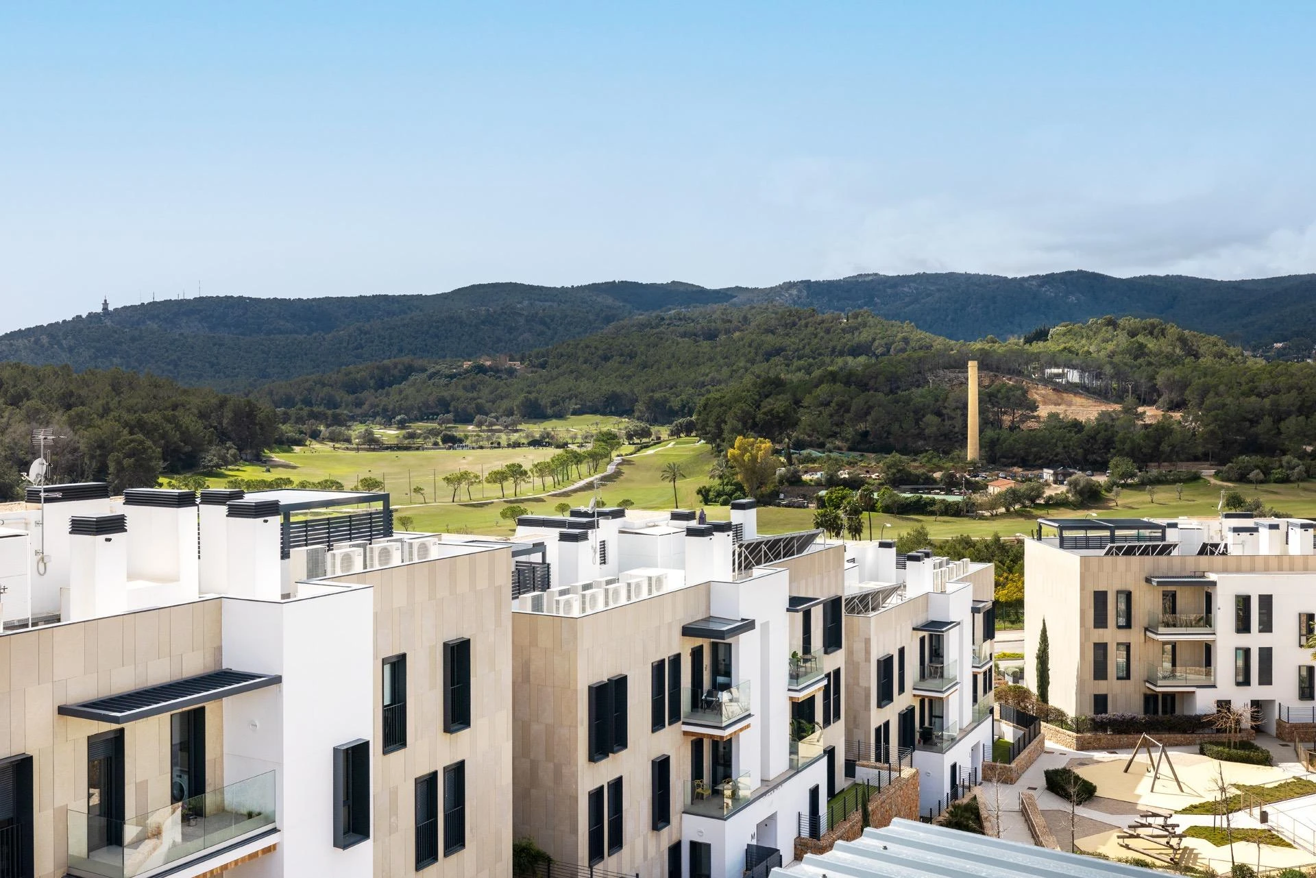 Modernes, lichtdurchflutetes Penthouse mit Terrasse und privatem Solarium in gepflegter Anlage direkt am Golfplatz in Palma