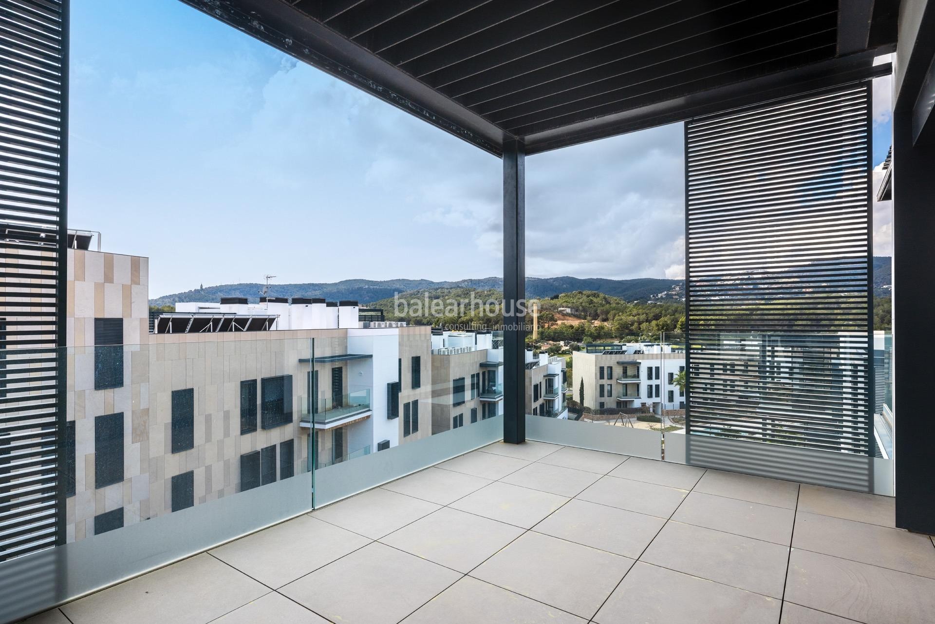 Modern, bright penthouse with terrace and private solarium in a well-maintained complex next to the golf course in Palma