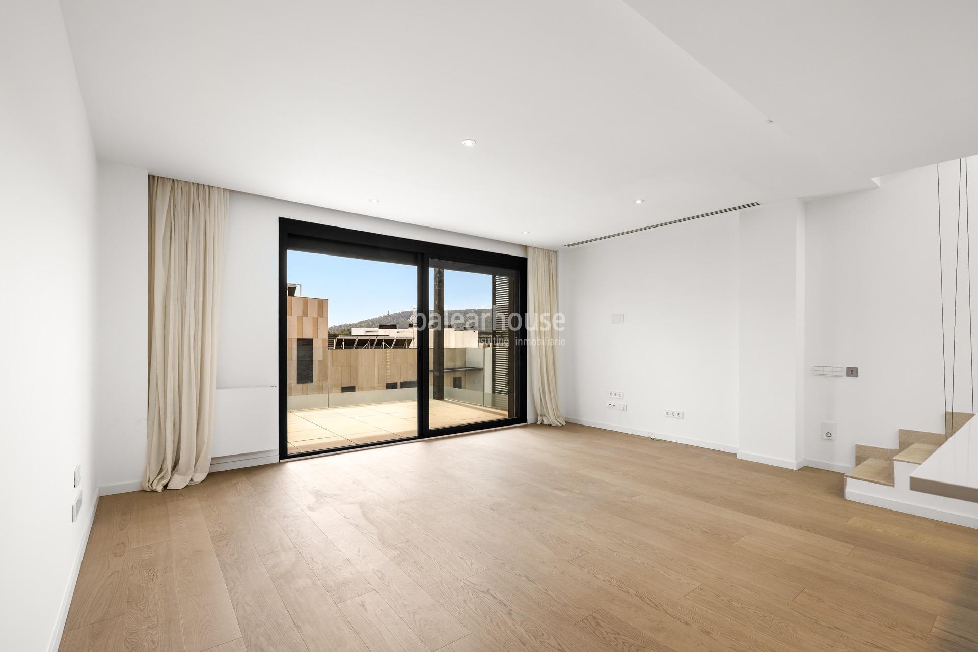 Modern, bright penthouse with terrace and private solarium in a well-maintained complex next to the golf course in Palma