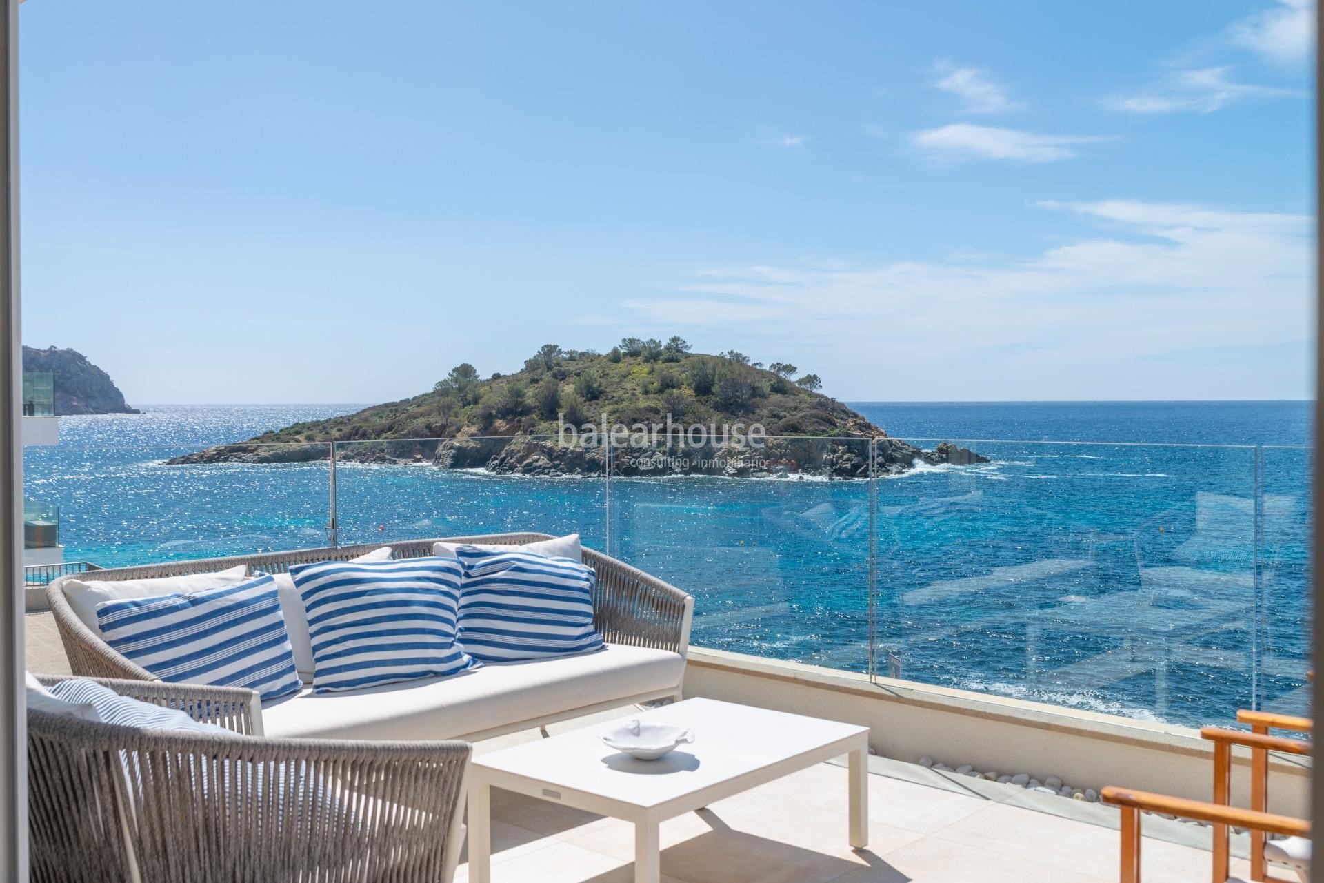 Spectacular frontline apartment with stunning views and direct access to the Mediterranean