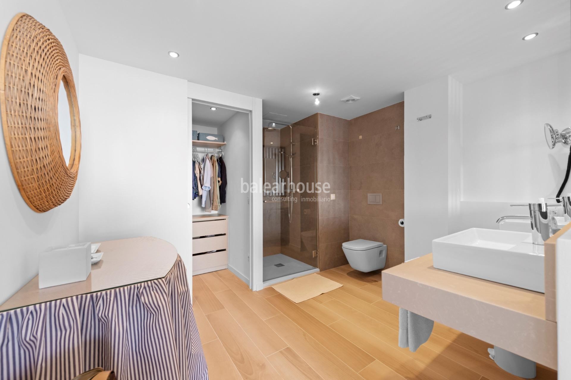 Spectacular frontline apartment with stunning views and direct access to the Mediterranean