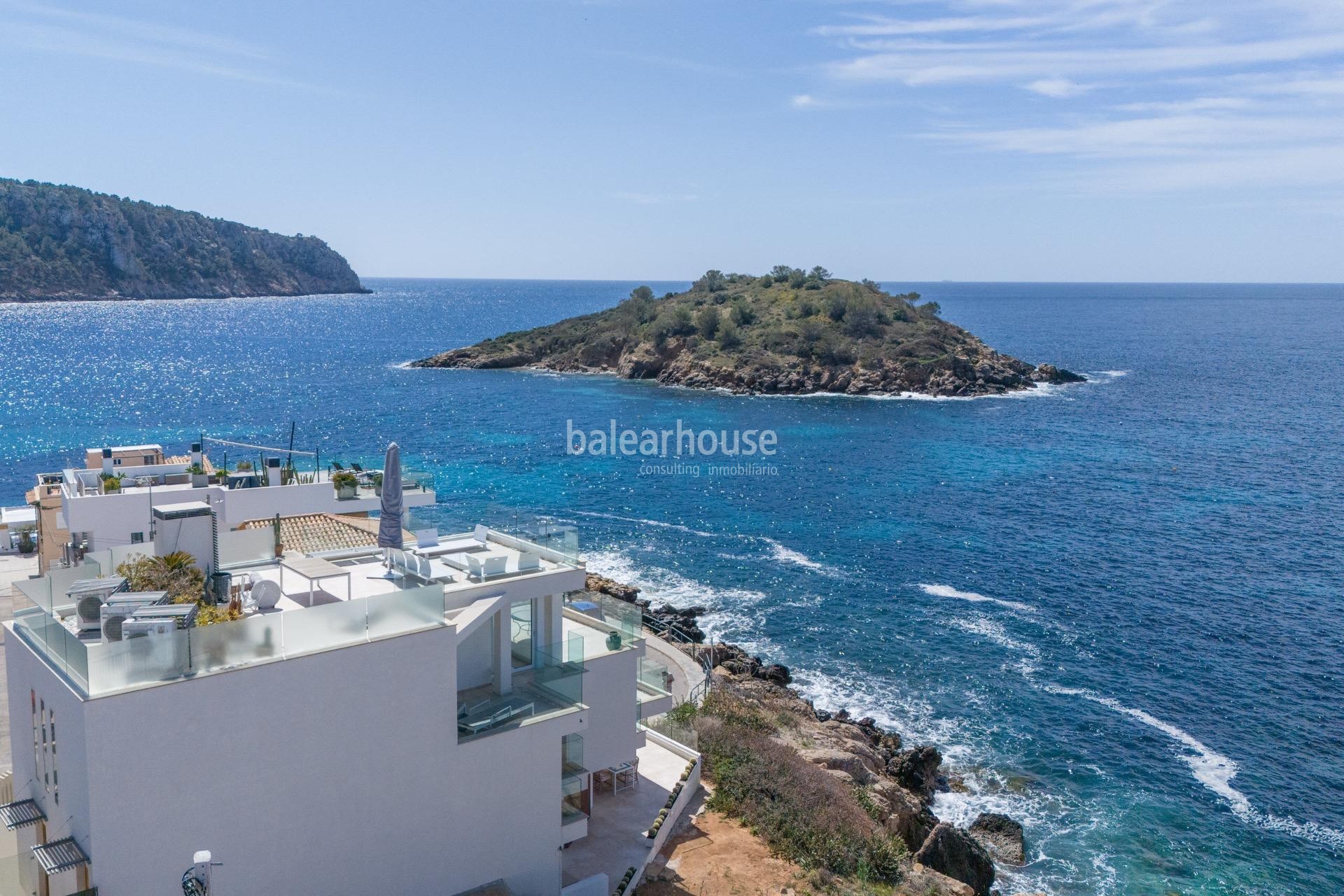 Spectacular frontline apartment with stunning views and direct access to the Mediterranean