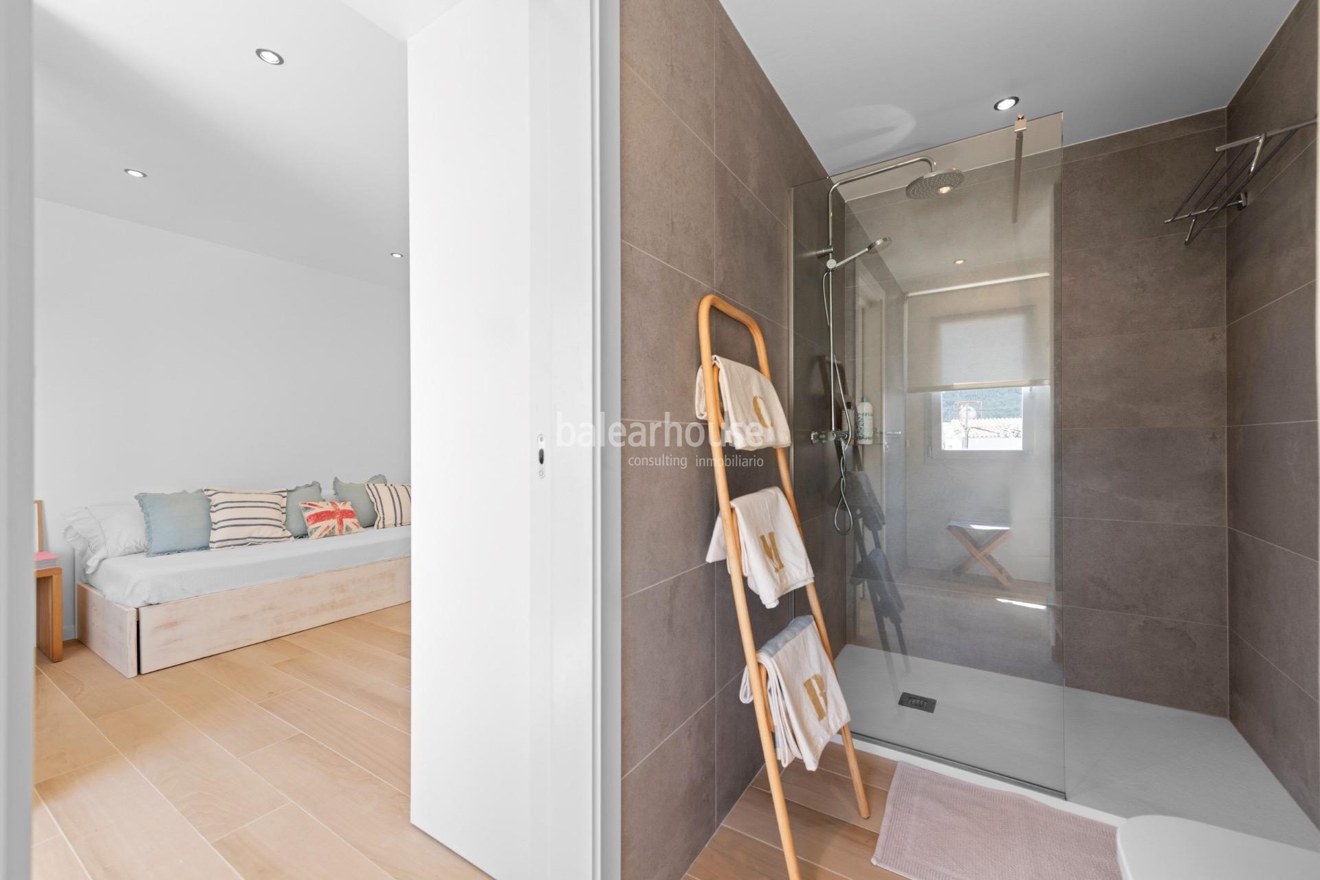 Spectacular frontline apartment with stunning views and direct access to the Mediterranean