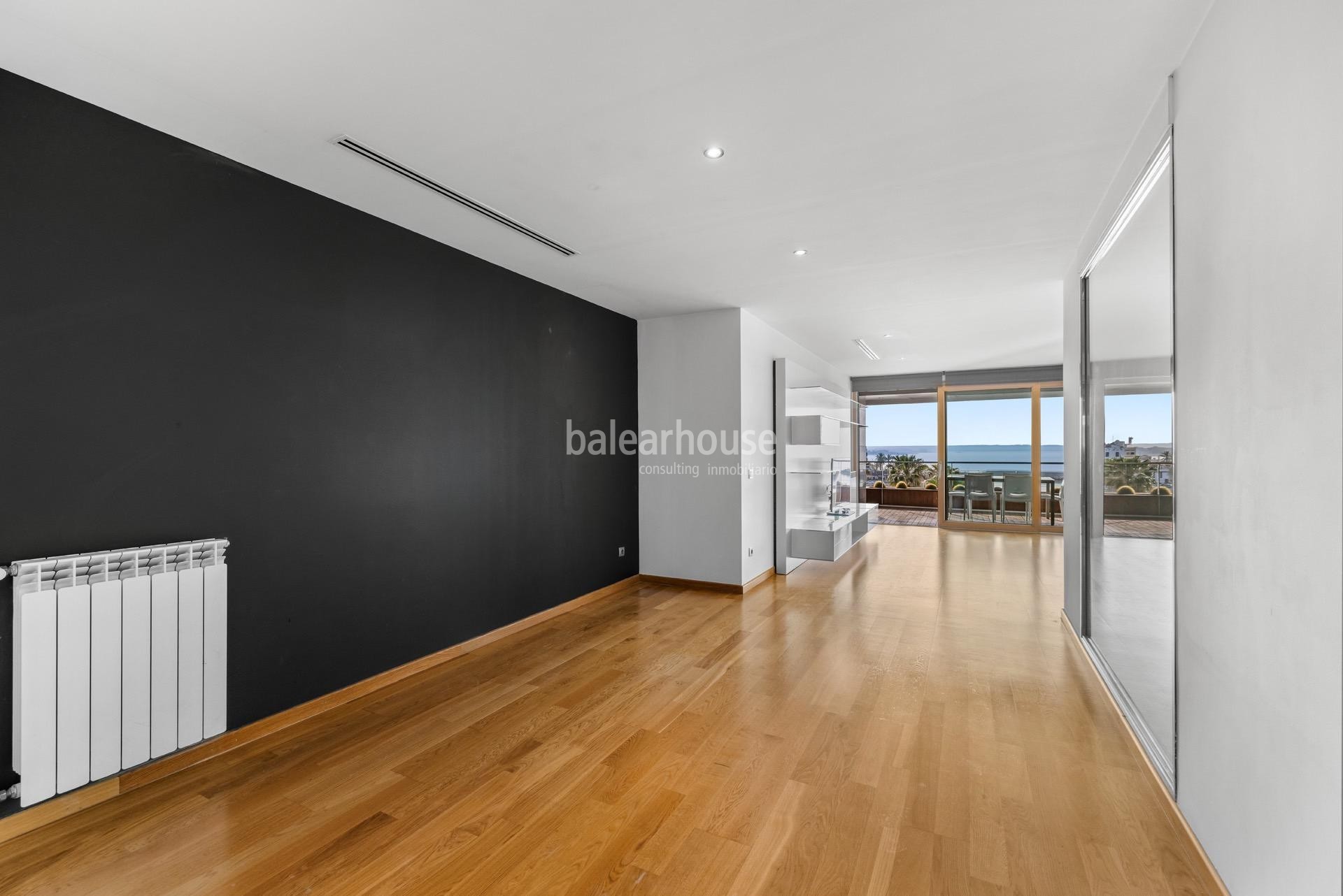 Wunderschöne Wohnung in erster Meereslinie in Portixol, mit großer Terrasse, hochwertiger Ausstattung und exklusiven Annehmlichkeiten