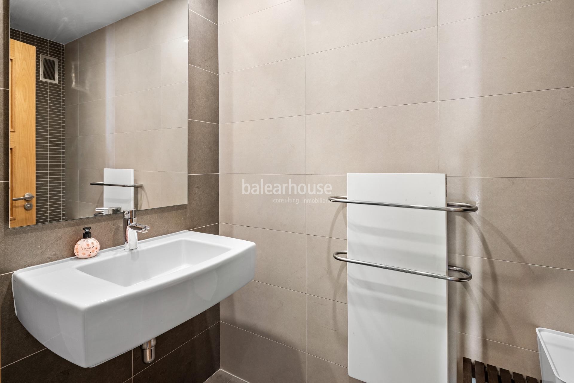 Wunderschöne Wohnung in erster Meereslinie in Portixol, mit großer Terrasse, hochwertiger Ausstattung und exklusiven Annehmlichkeiten