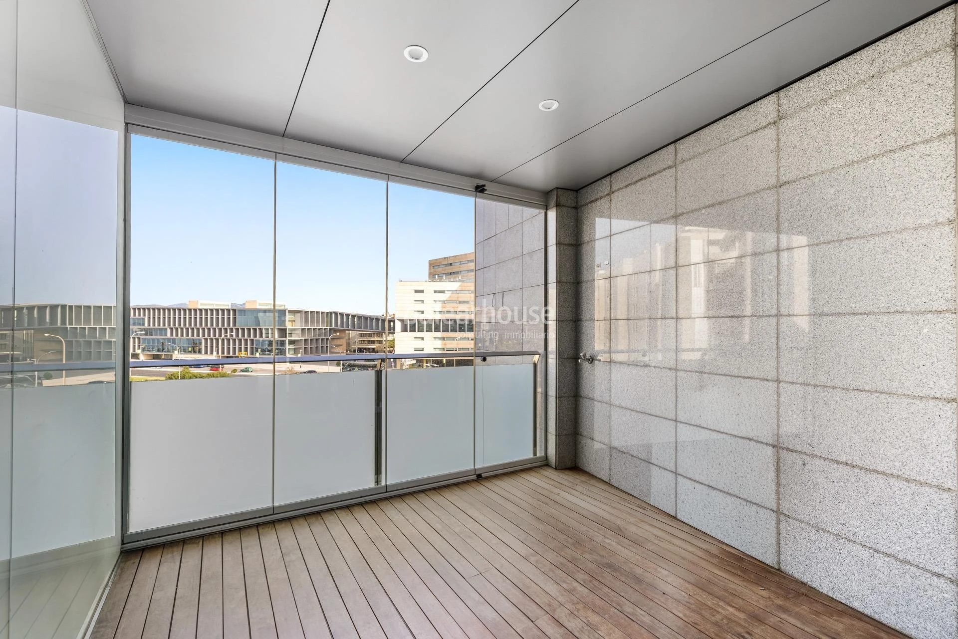 Espectacular piso en primera línea de mar del Portixol, con gran terraza, altas calidades y servicios exclusivos