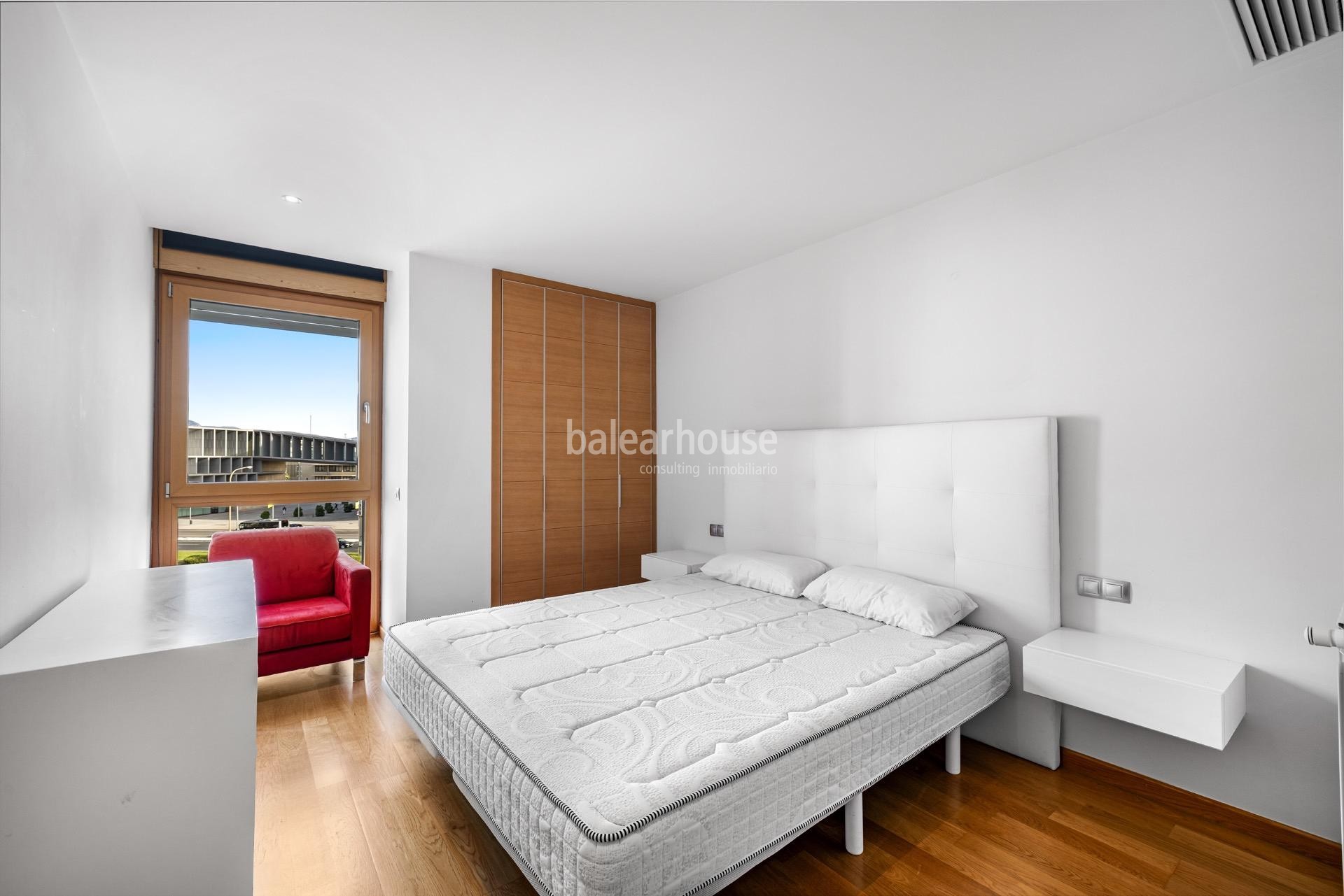 Wunderschöne Wohnung in erster Meereslinie in Portixol, mit großer Terrasse, hochwertiger Ausstattung und exklusiven Annehmlichkeiten