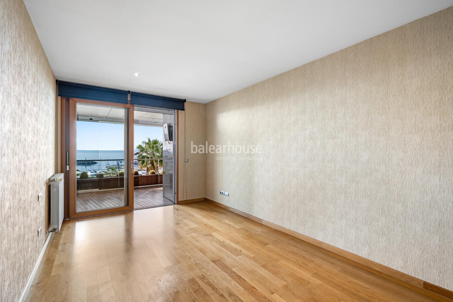 Wunderschöne Wohnung in erster Meereslinie in Portixol, mit großer Terrasse, hochwertiger Ausstattung und exklusiven Annehmlichkeiten