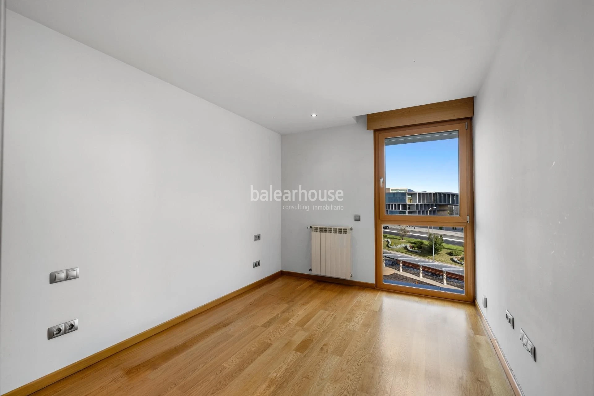Espectacular piso en primera línea de mar del Portixol, con gran terraza, altas calidades y servicios exclusivos