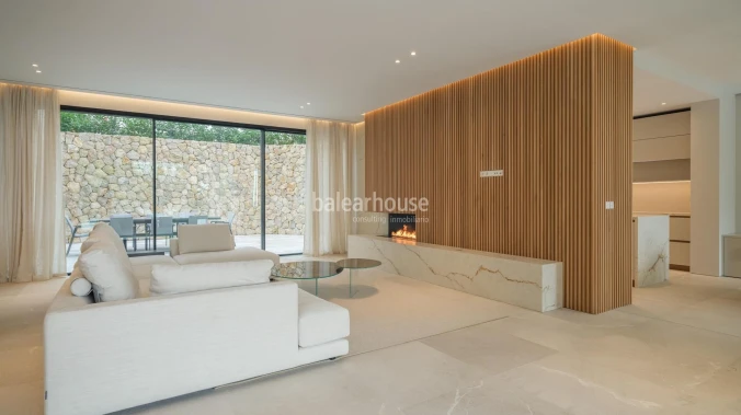 Moderna design and unobstructed views in this new build villa in the exclusive area of Son Vida