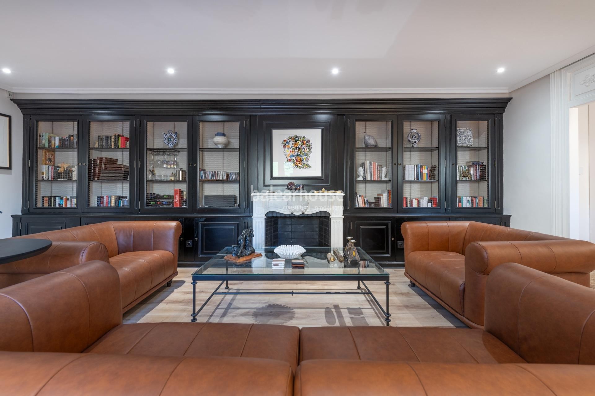 Elegant apartment in a stately building in the heart of Palma, next to the Cathedral and Paseo del Borne