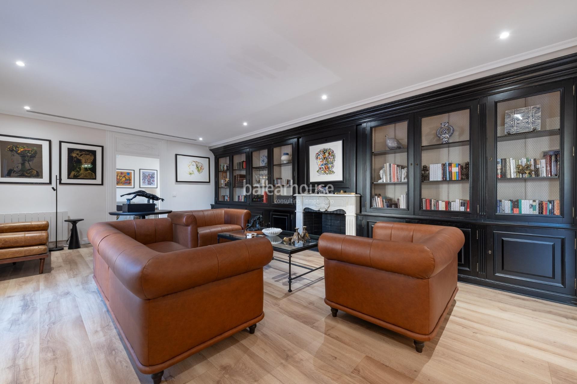 Elegant apartment in a stately building in the heart of Palma, next to the Cathedral and Paseo del Borne