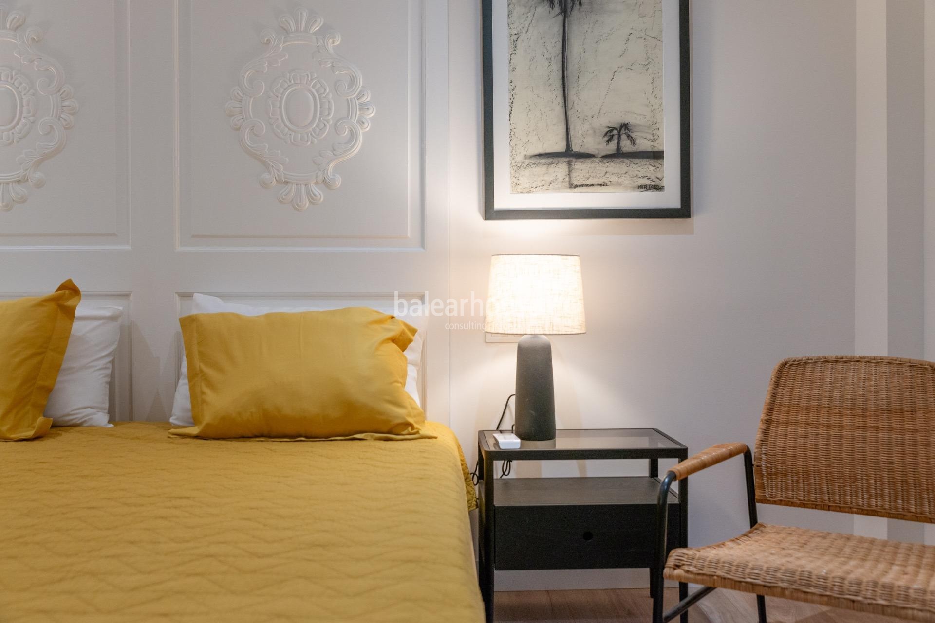 Elegant apartment in a stately building in the heart of Palma, next to the Cathedral and Paseo del Borne