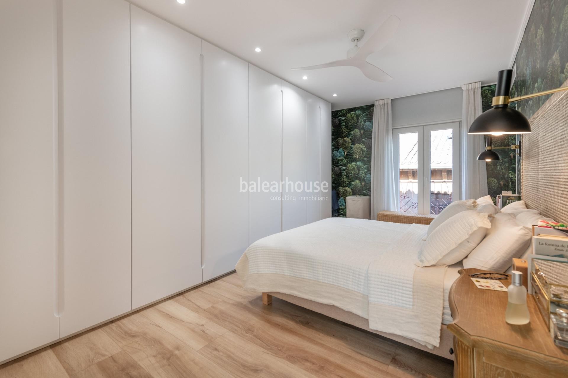 Elegant apartment in a stately building in the heart of Palma, next to the Cathedral and Paseo del Borne