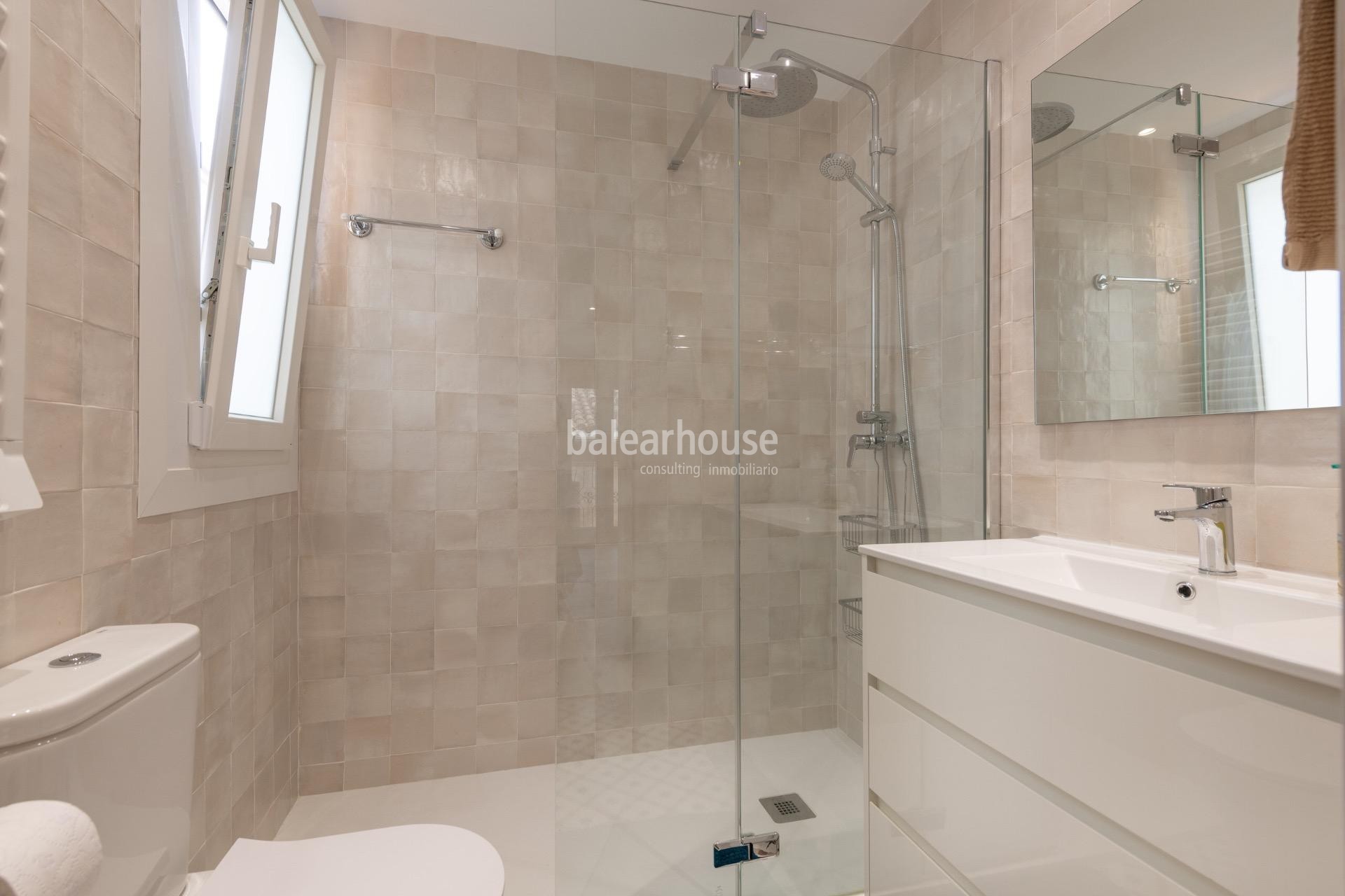 Elegant apartment in a stately building in the heart of Palma, next to the Cathedral and Paseo del Borne