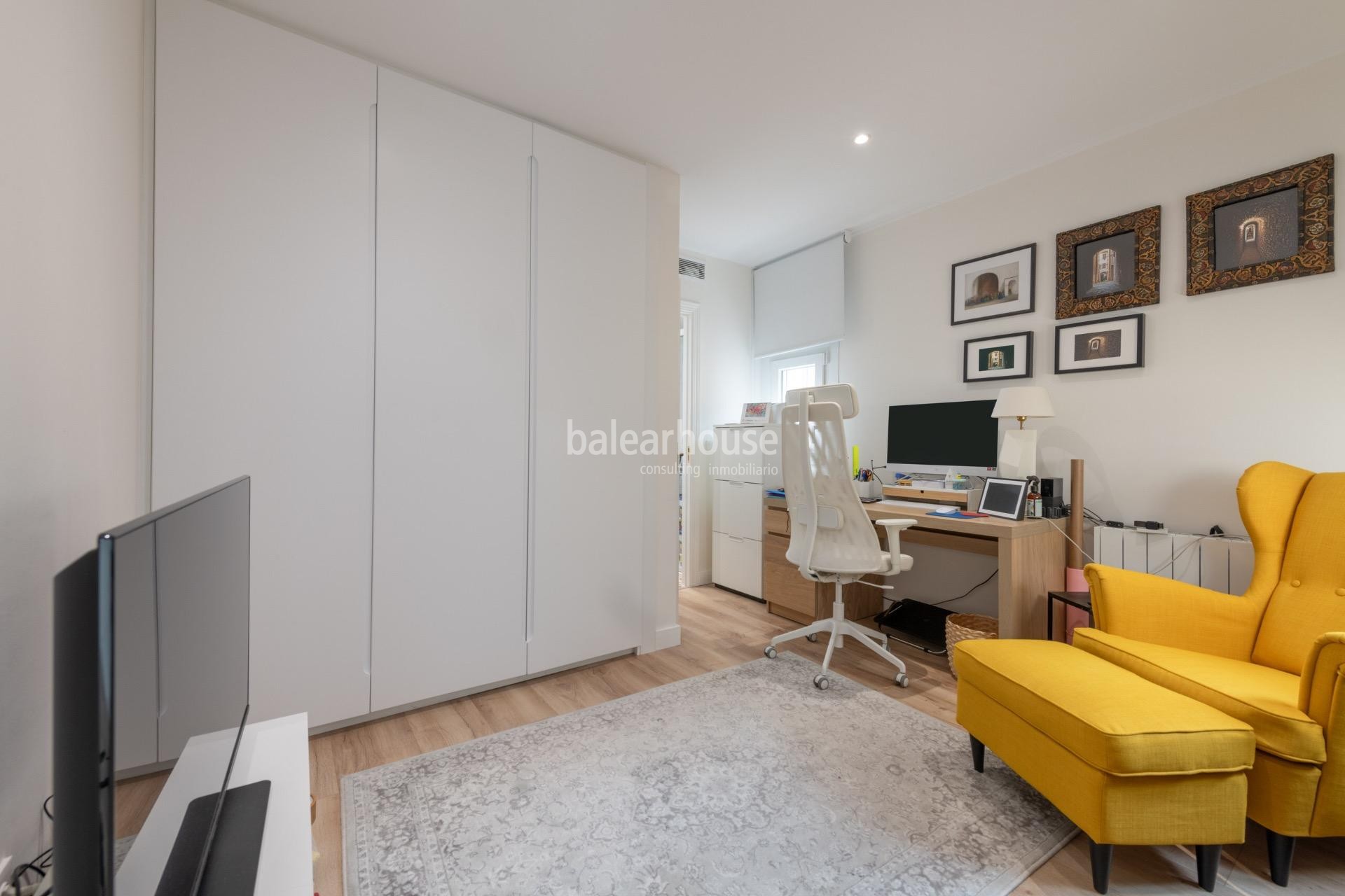 Elegant apartment in a stately building in the heart of Palma, next to the Cathedral and Paseo del Borne