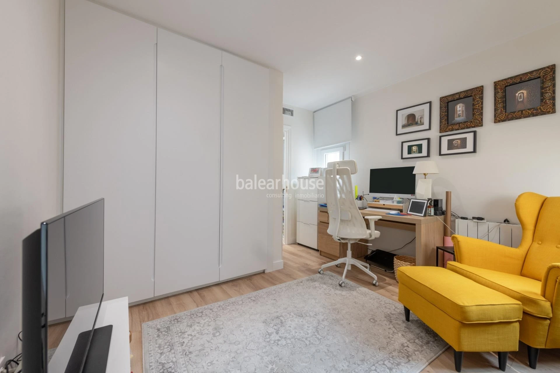 Elegant apartment in a stately building in the heart of Palma, next to the Cathedral and Paseo del Borne