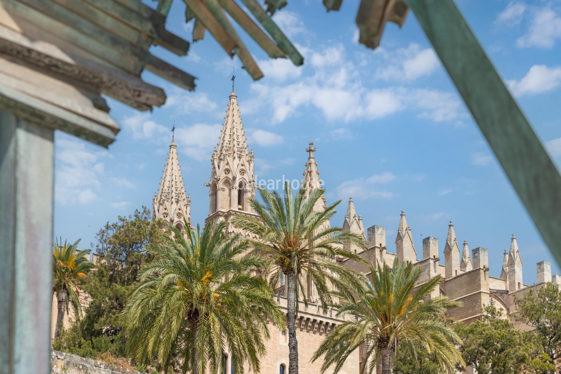 Elegant apartment in a stately building in the heart of Palma, next to the Cathedral and Paseo del Borne