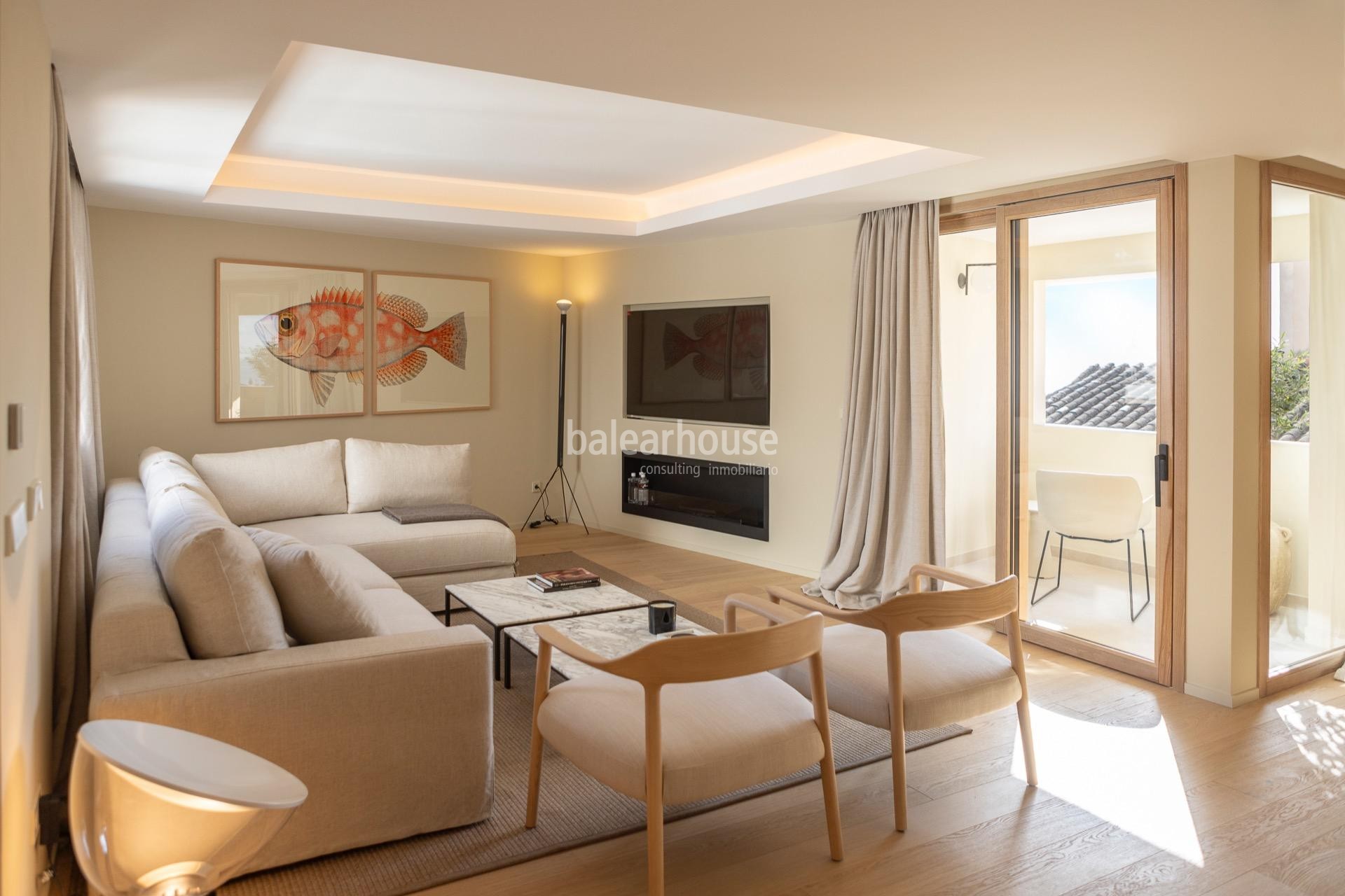 Exclusivo Piso en el Centro Histórico de Palma, Reformado y Amueblado con Terraza y Preciosas Vistas a la Catedral y al Mar.