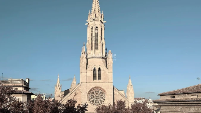 Exklusive Wohnung im historischen Zentrum von Palma, renoviert und vollständig möbliert, mit Terrasse und traumhaftem Blick auf die Kathedrale und das Meer