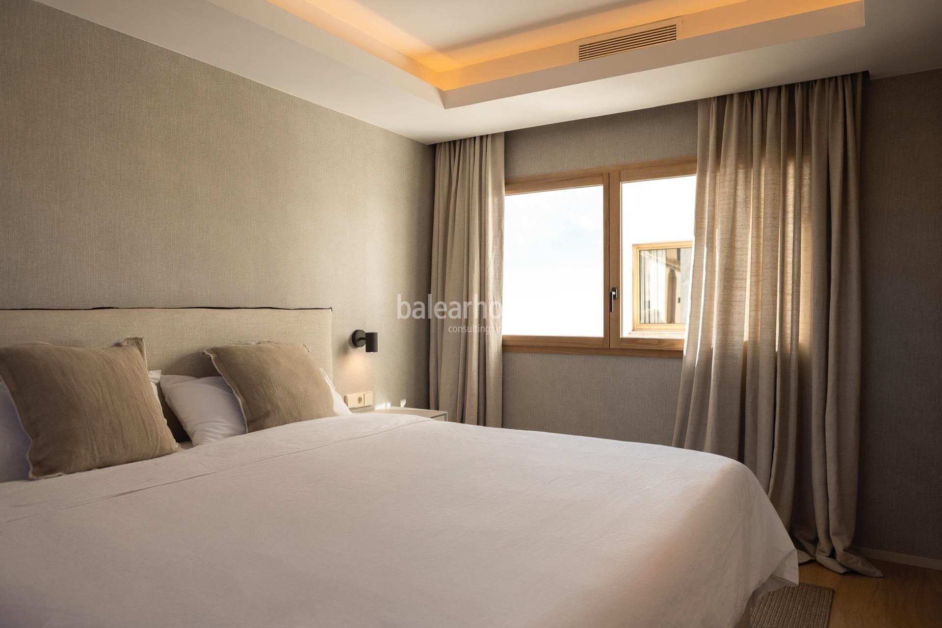 Exclusivo Piso en el Centro Histórico de Palma, Reformado y Amueblado con Terraza y Preciosas Vistas a la Catedral y al Mar.