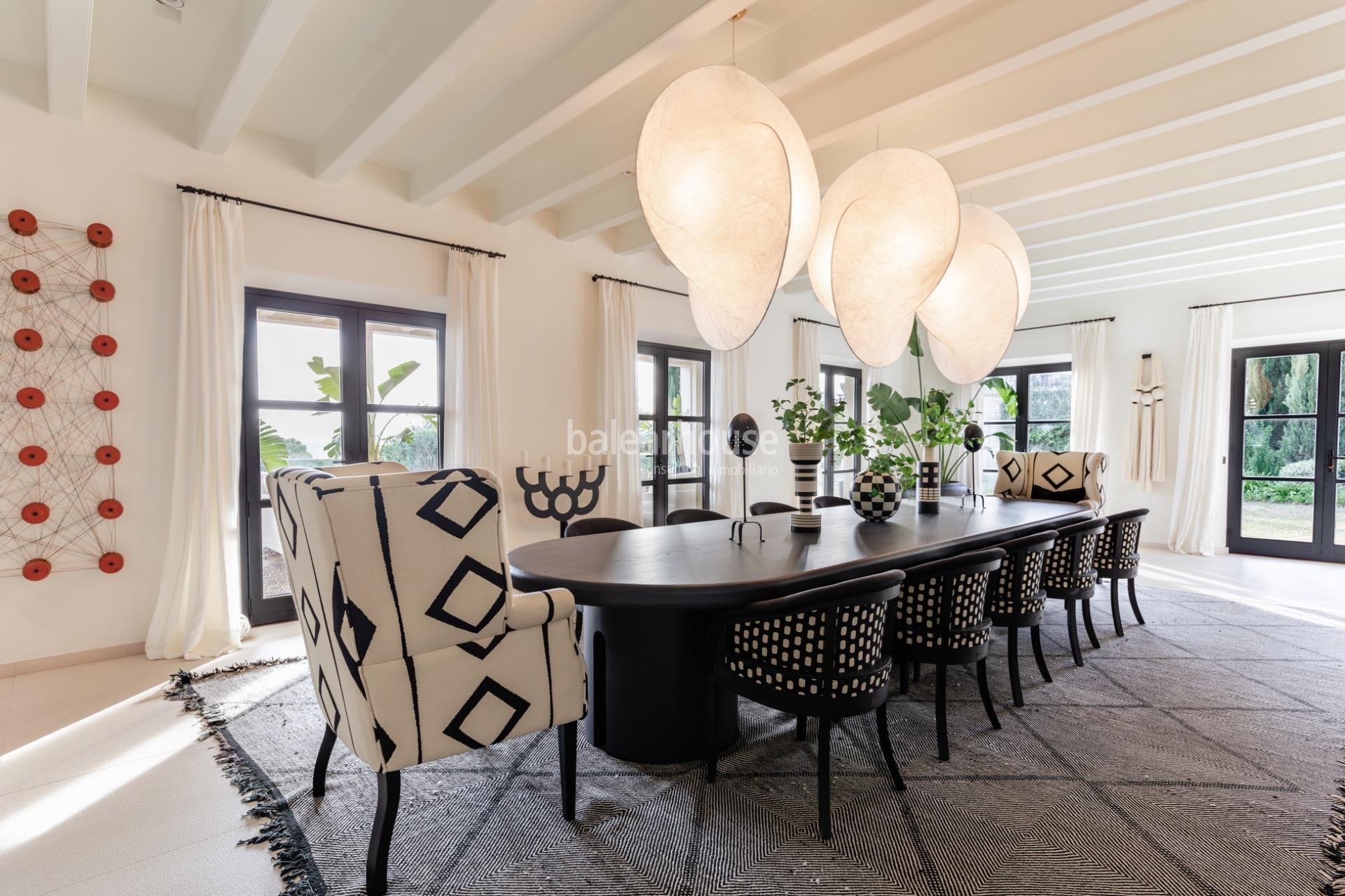 Elegante finca privada rodeada de naturaleza con amplios espacios, piscina y zonas de bienestar