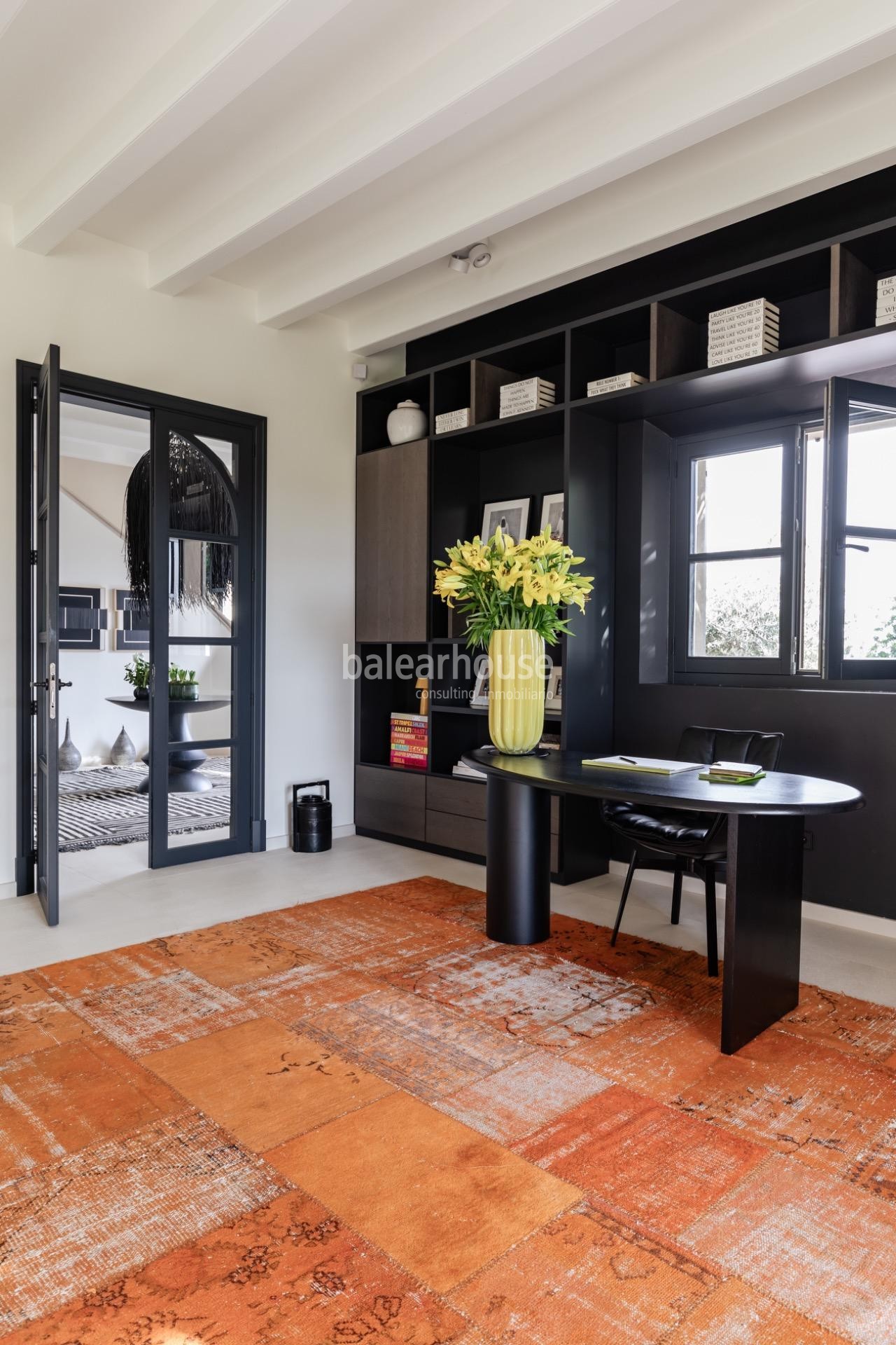 Elegante finca privada rodeada de naturaleza con amplios espacios, piscina y zonas de bienestar