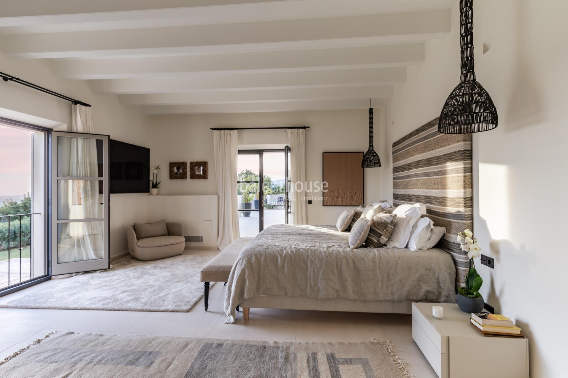 Elegante finca privada rodeada de naturaleza con amplios espacios, piscina y zonas de bienestar