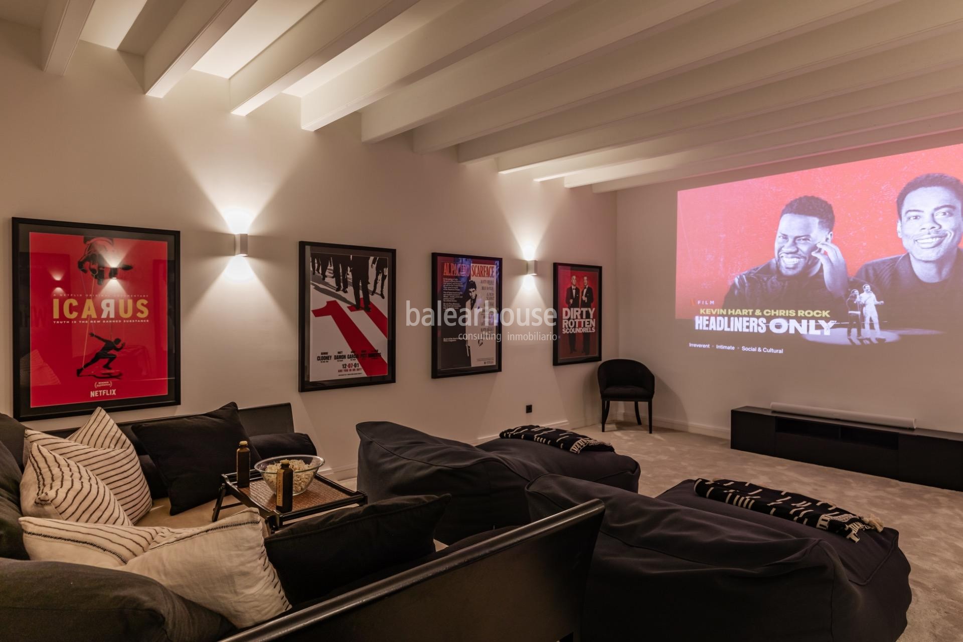 Elegante finca privada rodeada de naturaleza con amplios espacios, piscina y zonas de bienestar