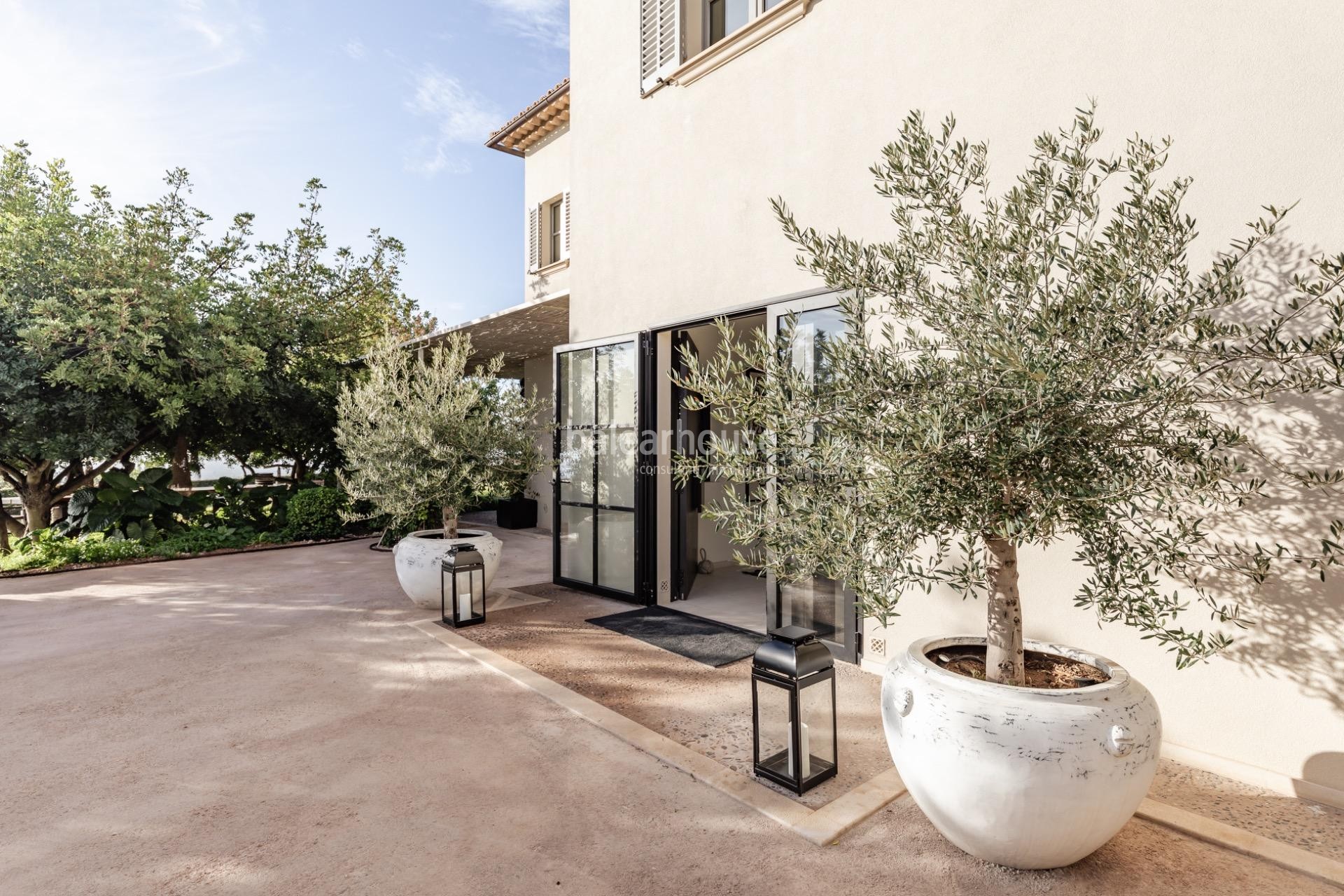 Elegante finca privada rodeada de naturaleza con amplios espacios, piscina y zonas de bienestar