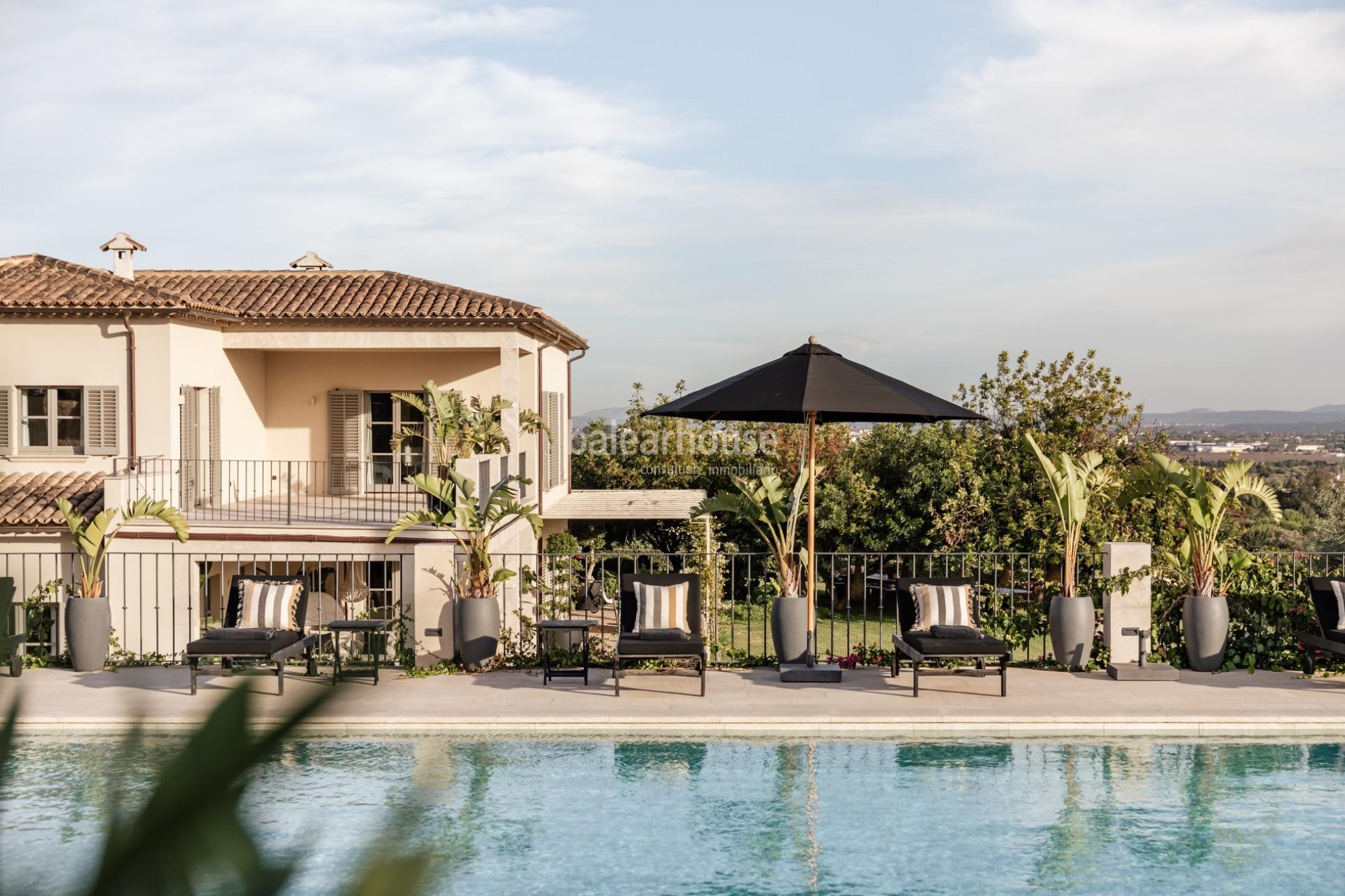 Elegante finca privada rodeada de naturaleza con amplios espacios, piscina y zonas de bienestar