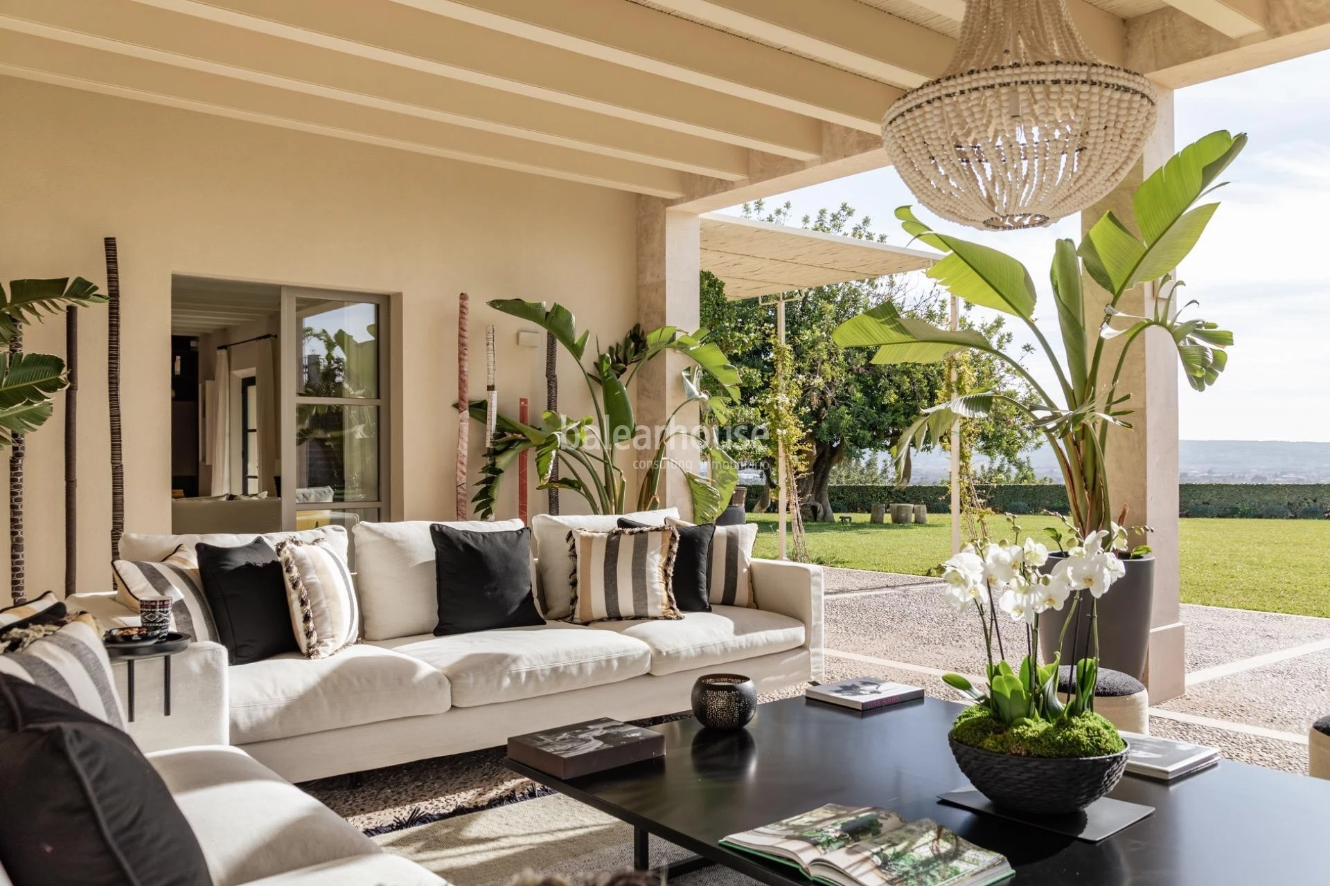 Elegante private Finca inmitten der Natur mit großzügigen Flächen, Pool und Wellnessbereichen