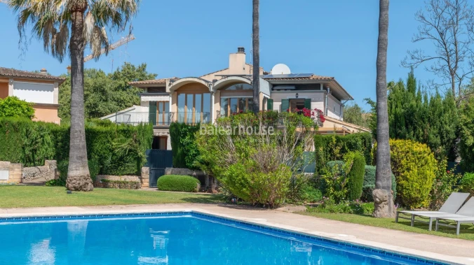 Modern Mediterranean design with light-filled spaces and a spacious garden in Palma’s green heart
