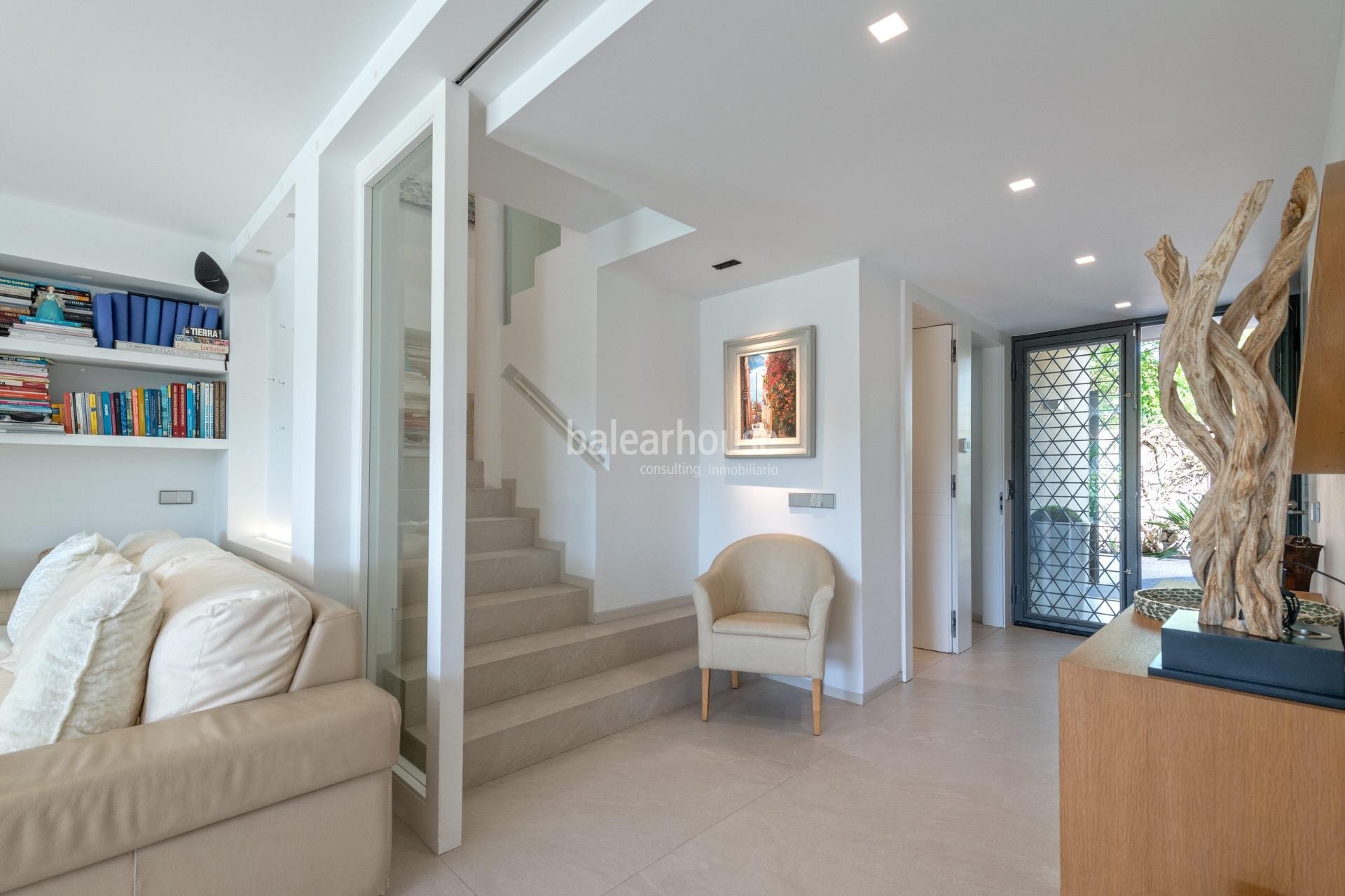 Modern Mediterranean design with light-filled spaces and a spacious garden in Palma’s green heart
