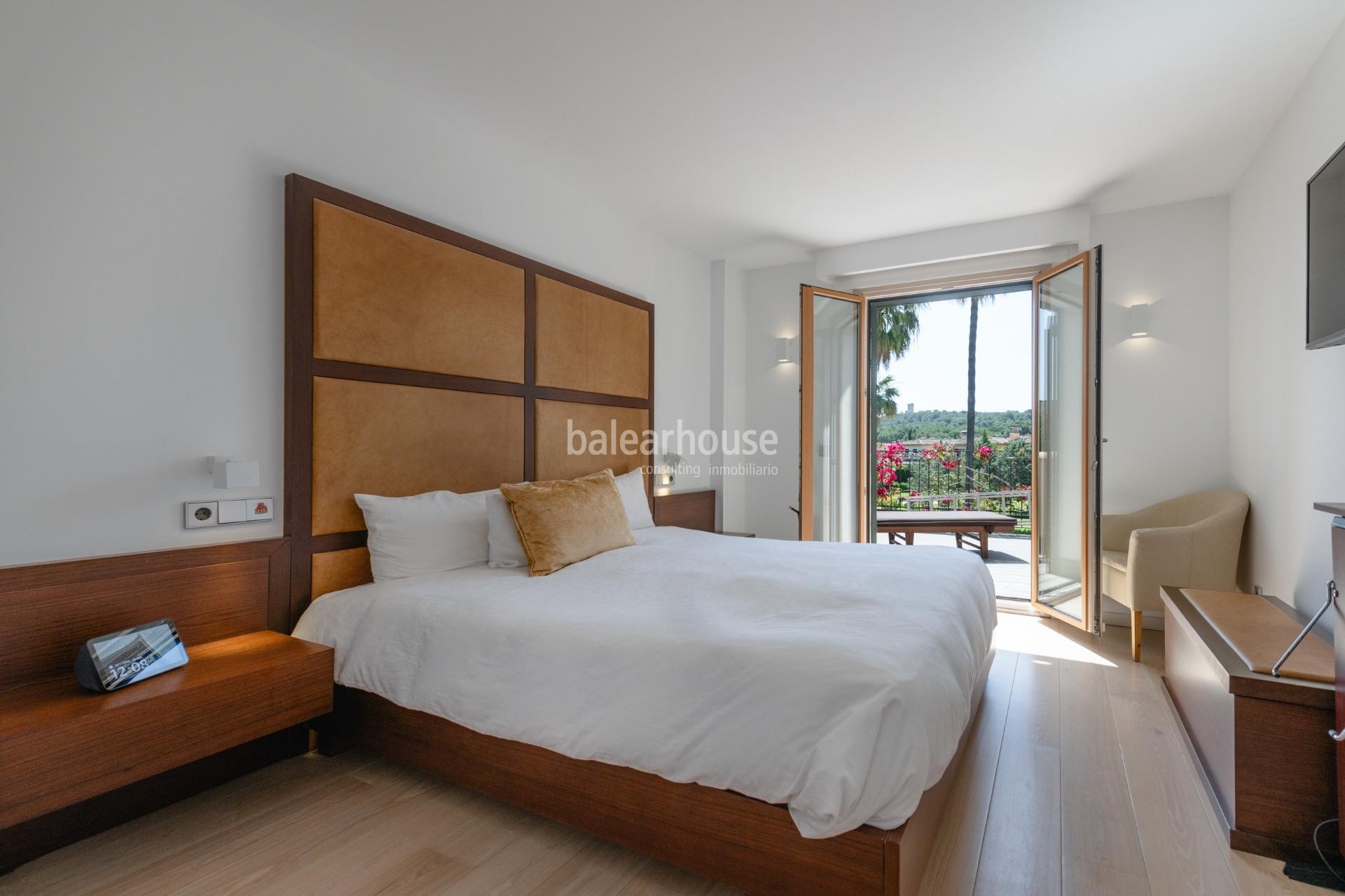 Modern Mediterranean design with light-filled spaces and a spacious garden in Palma’s green heart