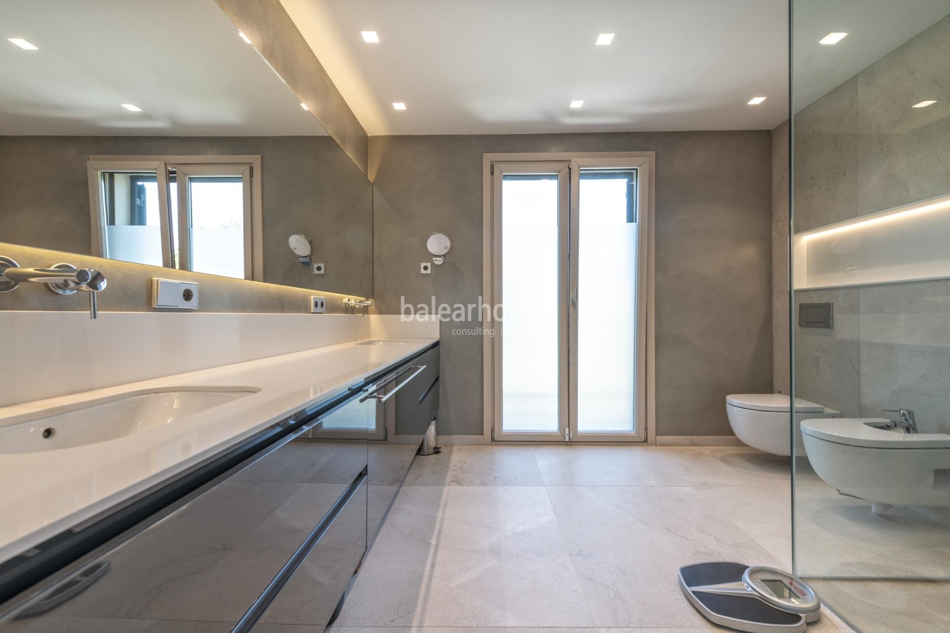 Modern Mediterranean design with light-filled spaces and a spacious garden in Palma’s green heart