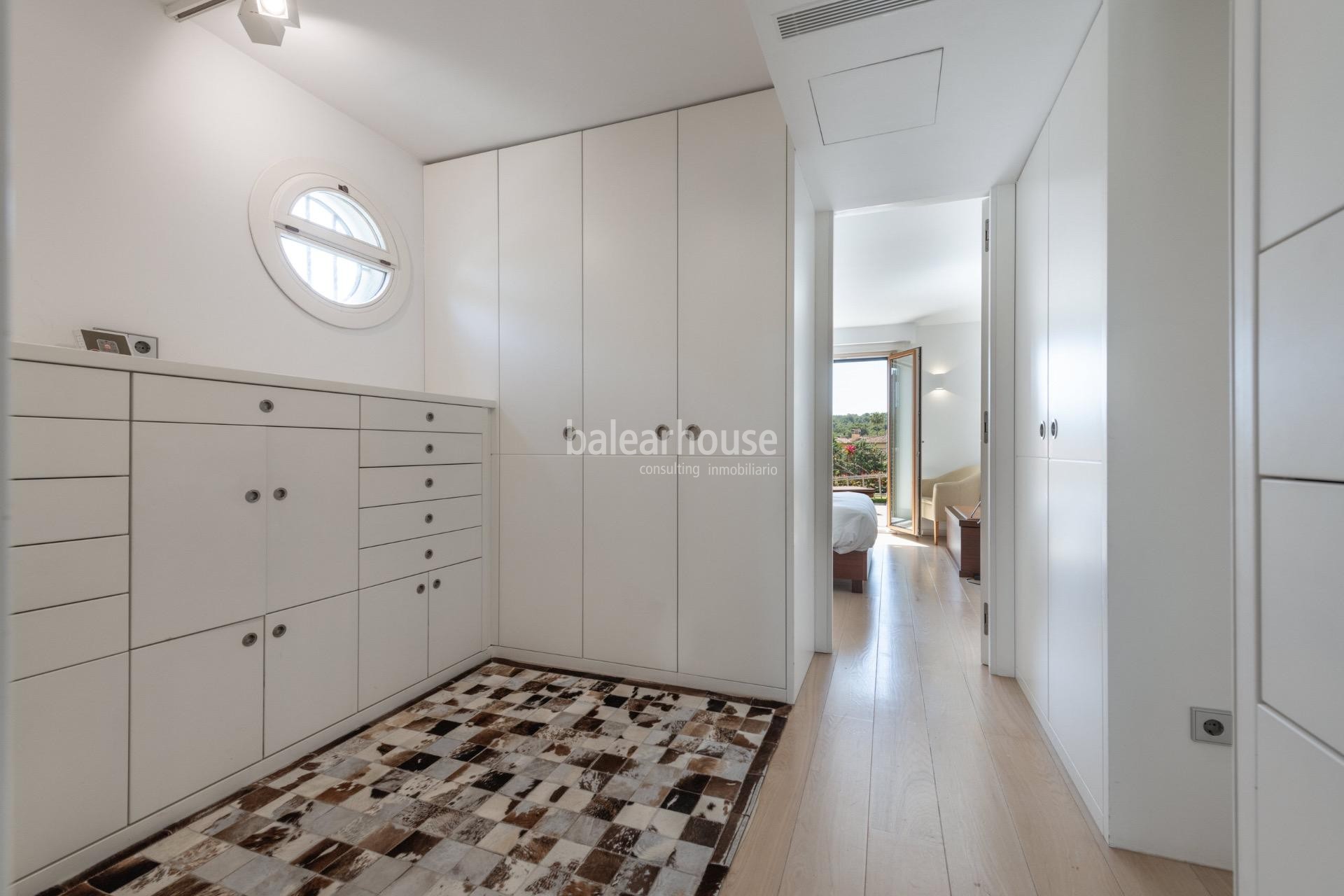 Modern Mediterranean design with light-filled spaces and a spacious garden in Palma’s green heart