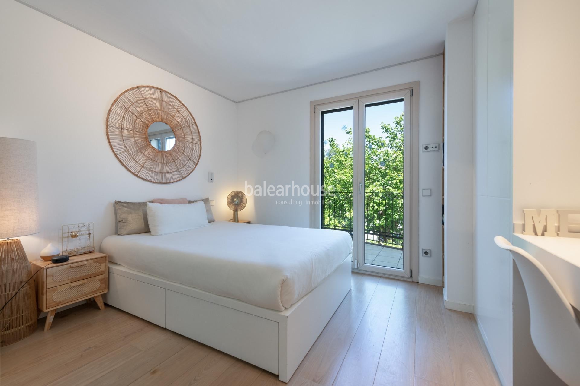 Modern Mediterranean design with light-filled spaces and a spacious garden in Palma’s green heart