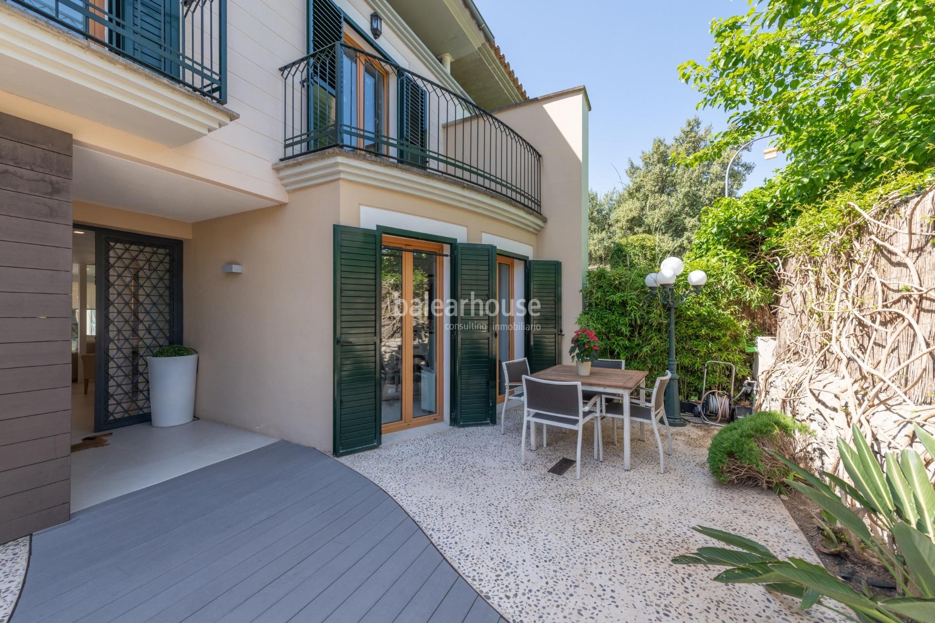 Modern Mediterranean design with light-filled spaces and a spacious garden in Palma’s green heart